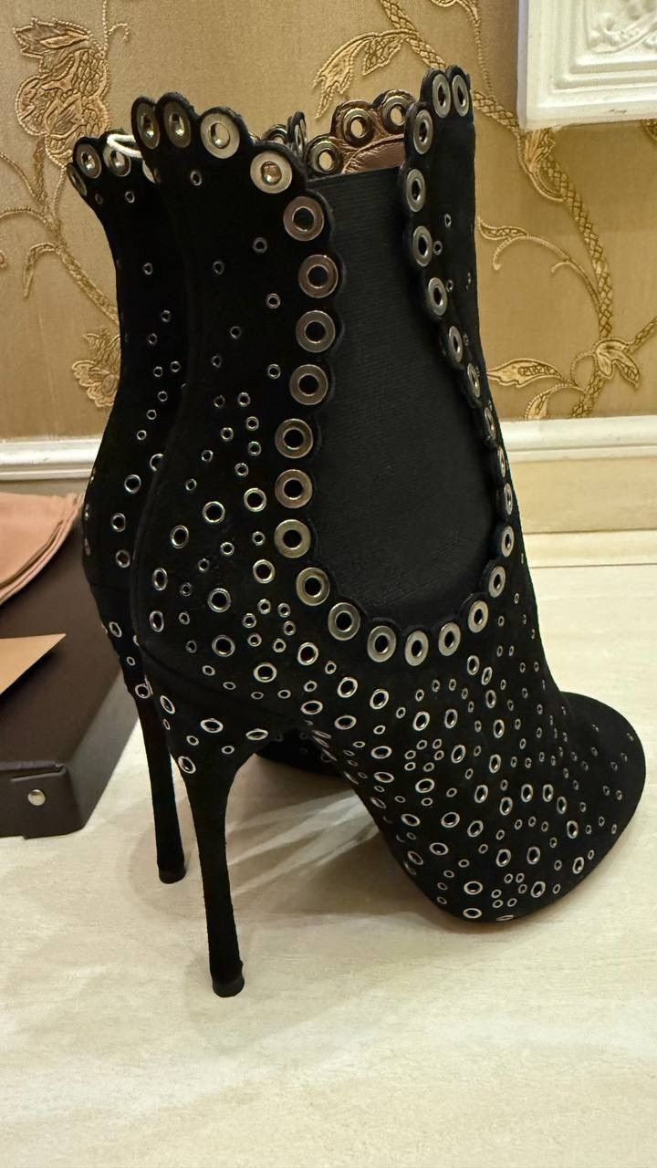 Alaia Alaia Black Suede Gomet Embellished Ankle Boots Size 37 Size US 7 / IT 37 - 9 Thumbnail