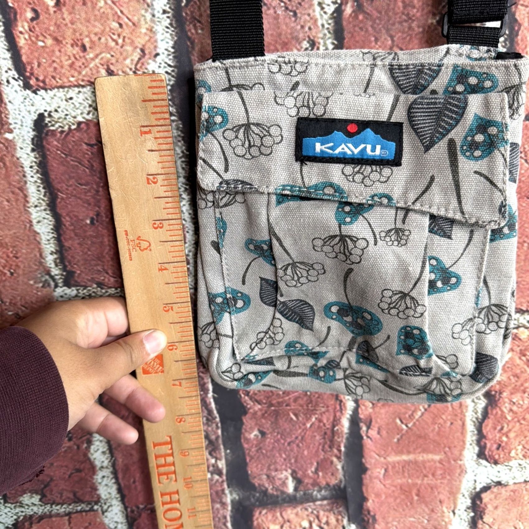 KAVU KAVU Crossbody Bag Rope Sling Canvas Travel Floral Multicolor Gray Leaves Women Size ONE SIZE - 3 Thumbnail