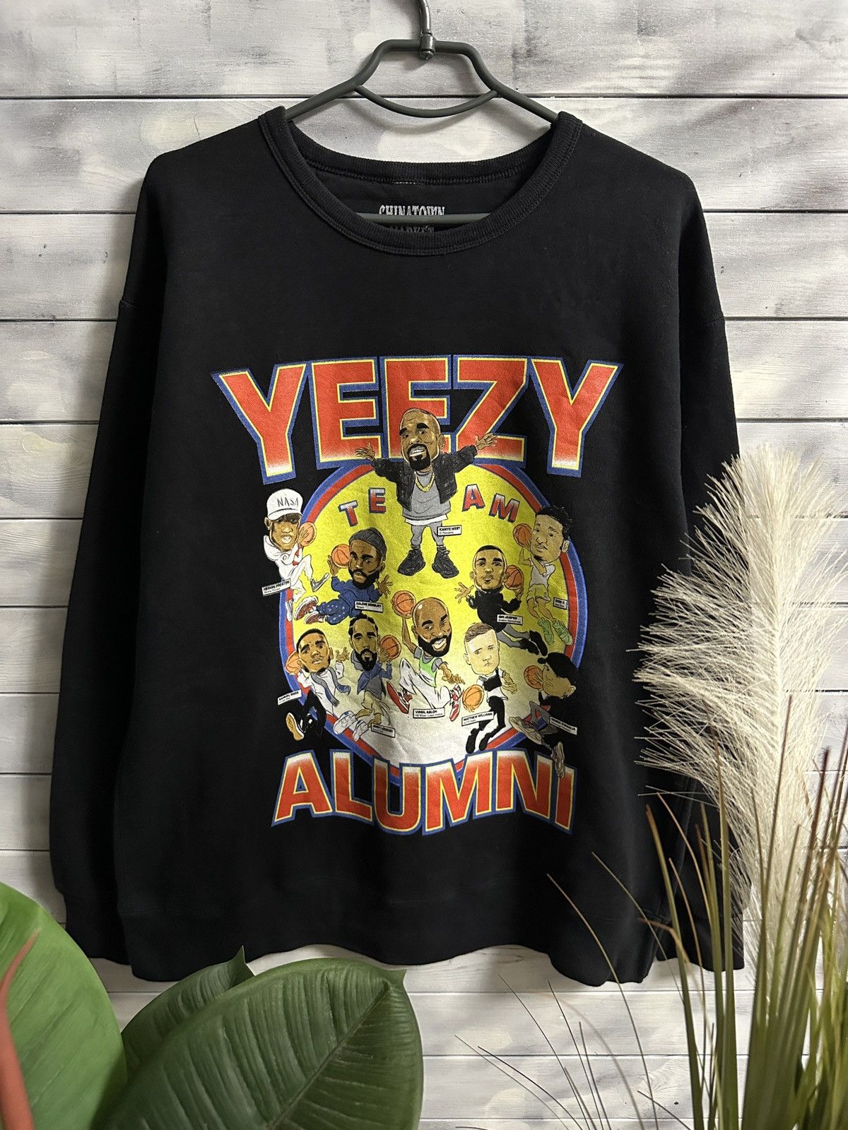 Market Rare Sweatshirt Yeezy Alumni Chinatown Market Size US L / EU 52-54 / 3 - 1 Thumbnail