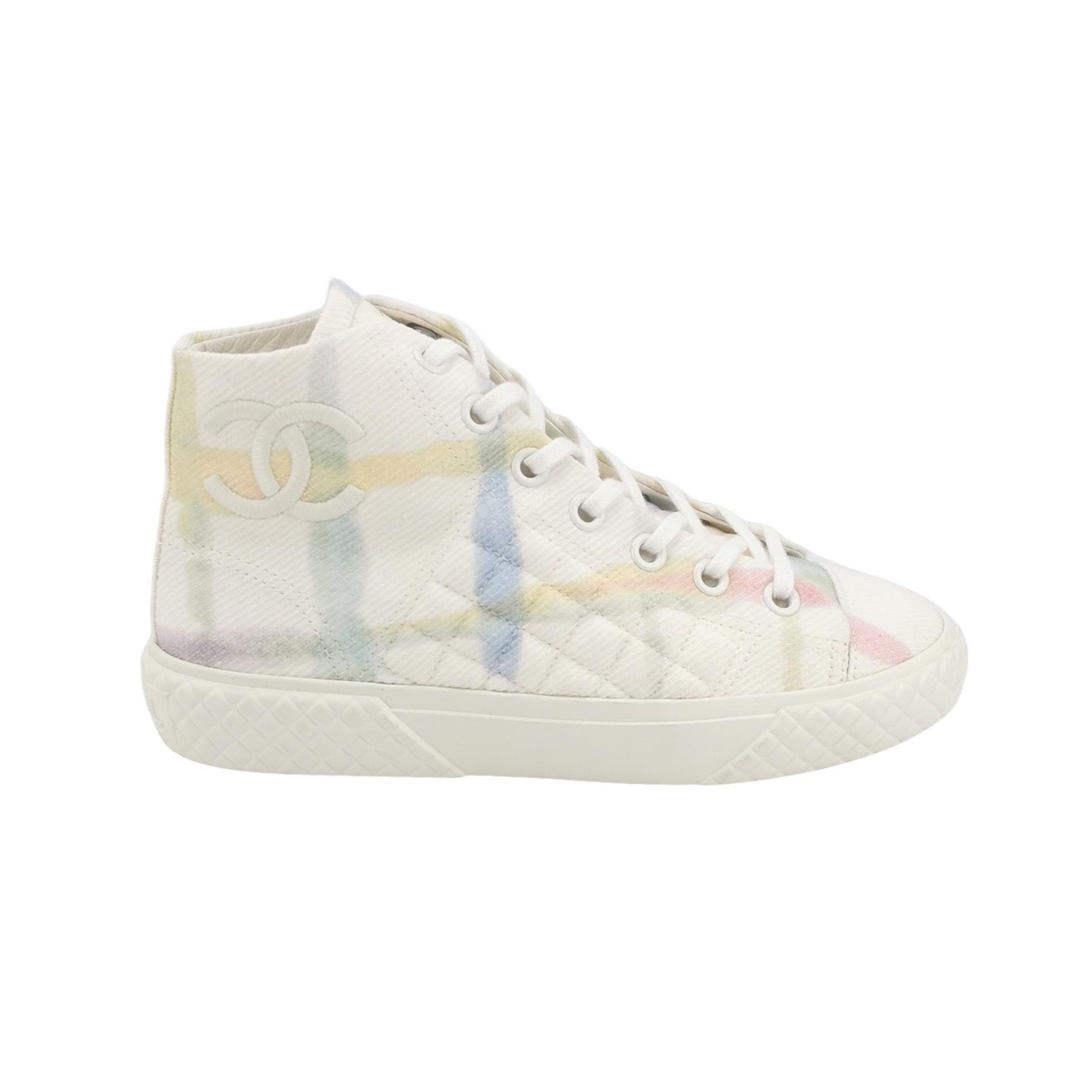 Chanel Chanel Women 6 Lowtop Sneakers Size US 6 / IT 36 - 1 Thumbnail