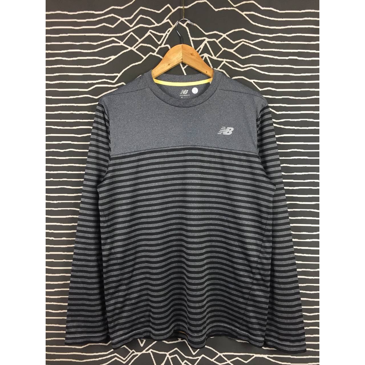 New Balance New Balance Dry-Fit Striped Longsleeve Performance Tee Size US L / EU 52-54 / 3 - 1 Thumbnail