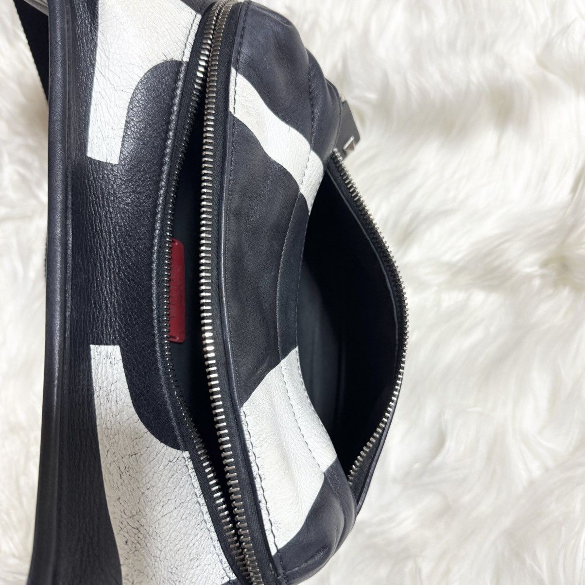 Valentino Valentino Studded Zip Giant V Logo Leather Sling Body Bag Size ONE SIZE - 15 Thumbnail