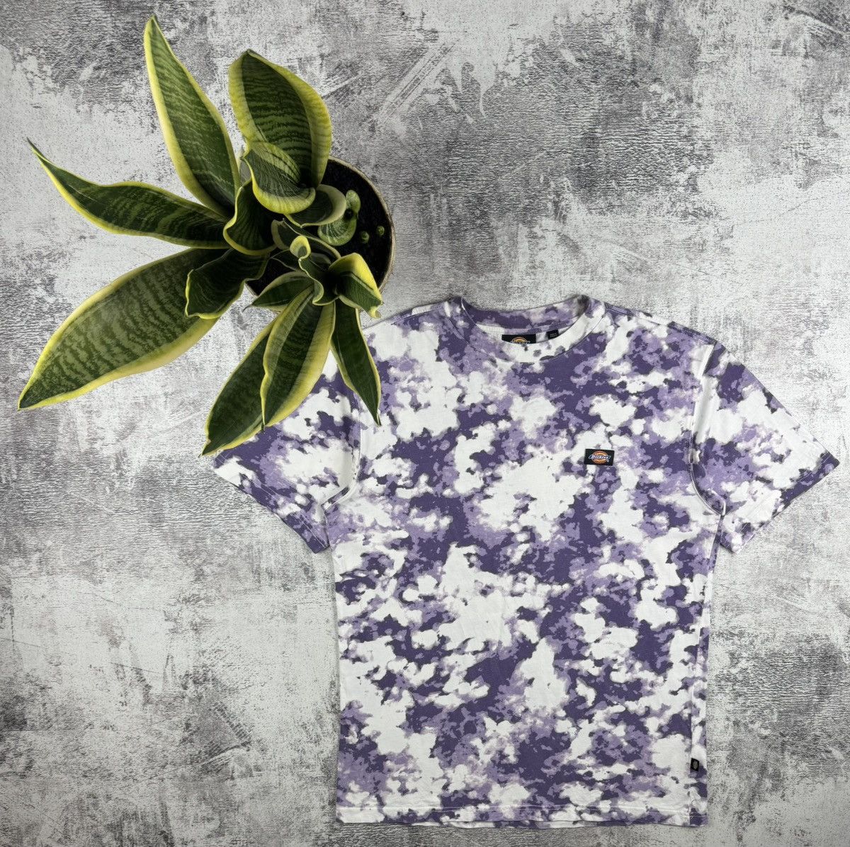 Dickies Dickies Sunburg Tie Dye Purple Medium Skate Rap Jersey Hip Hop Tee T Shirt Size US M / EU 48-50 / 2 - 1 Thumbnail