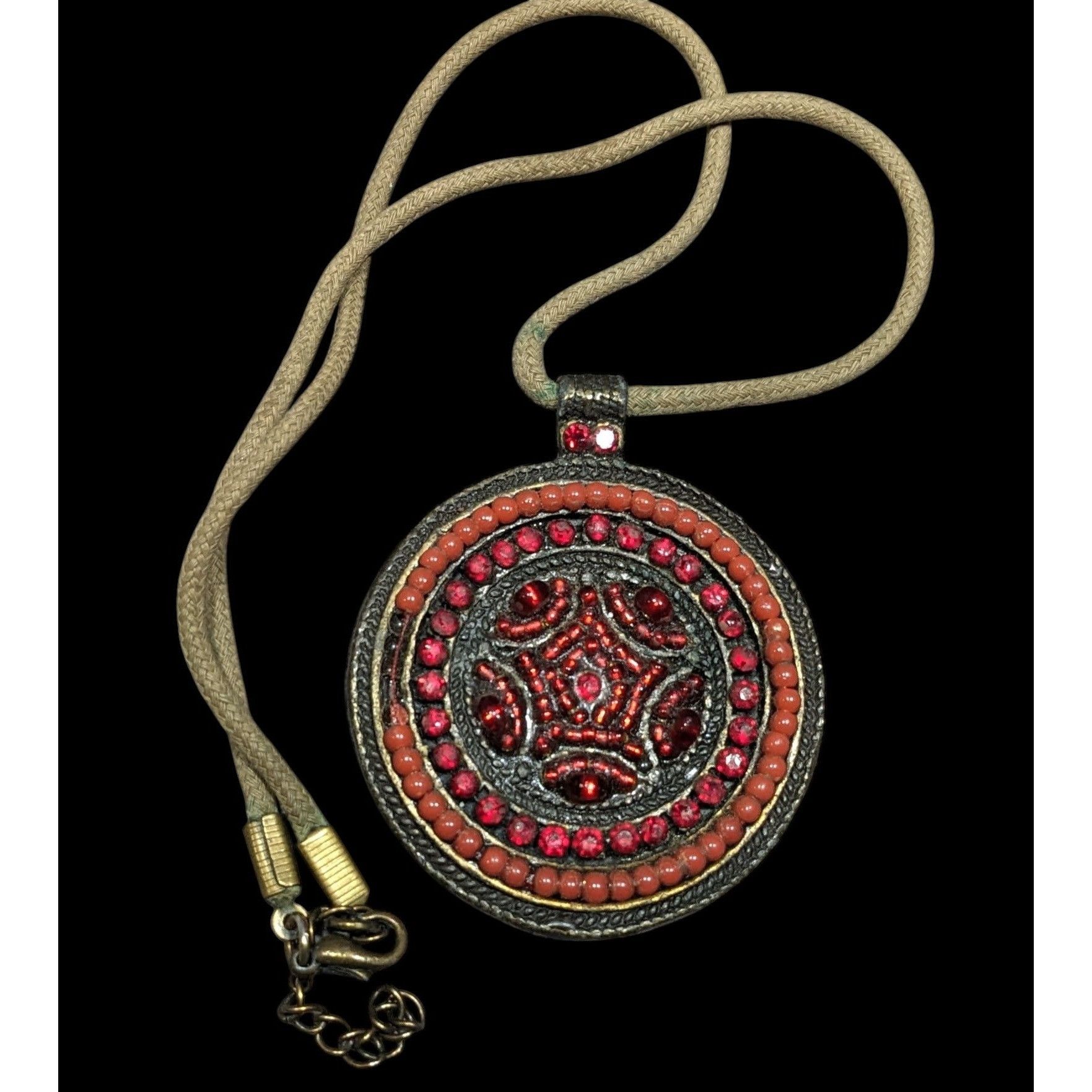 Other Vintage Red Beaded Brass Medallion Pendant Necklace Size ONE SIZE - 1 Thumbnail