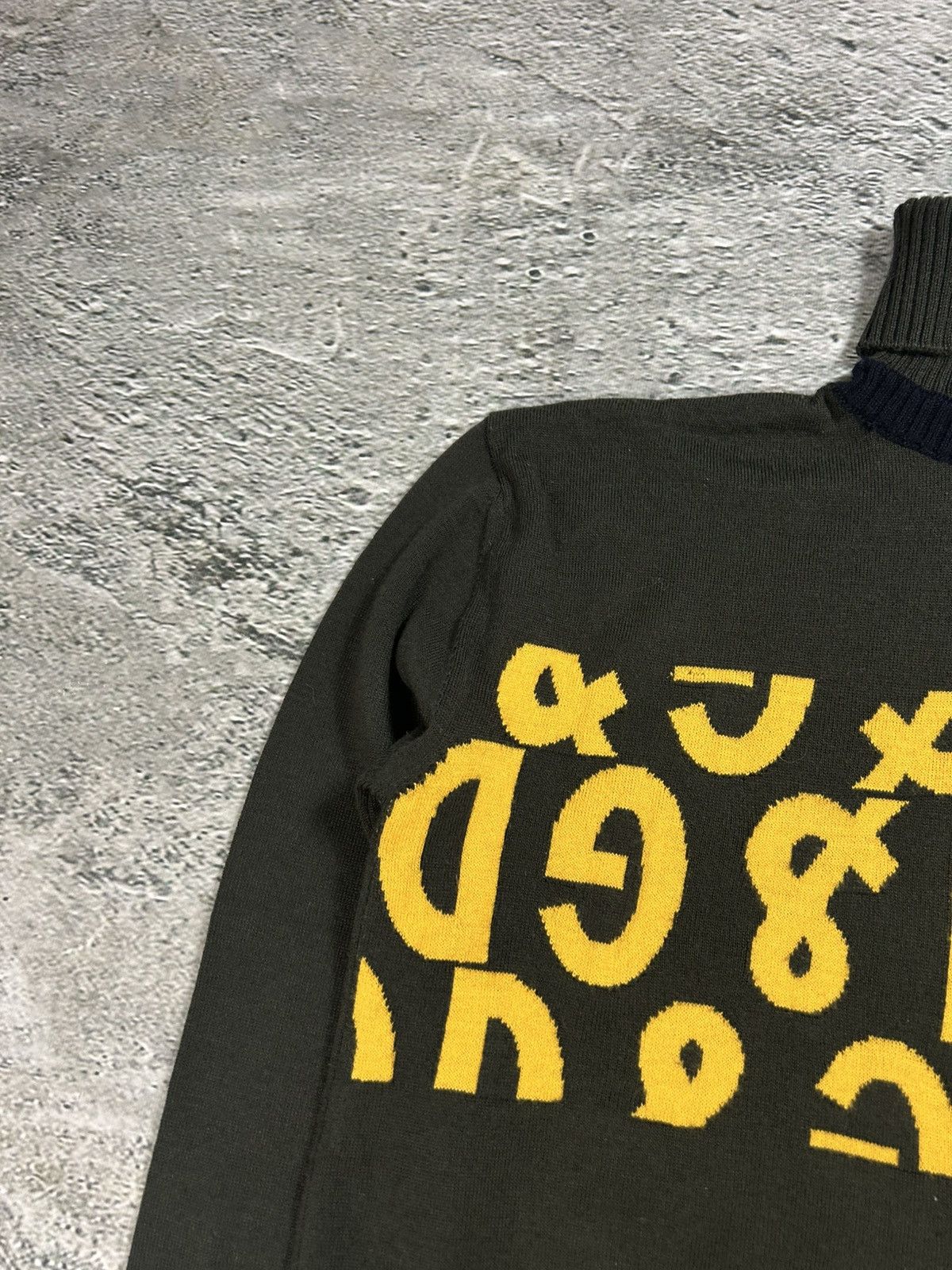 Dolce & Gabbana Dolce & Gabbana vintage sweater turtleneck big logo knit Size US M / EU 48-50 / 2 - 2 Thumbnail