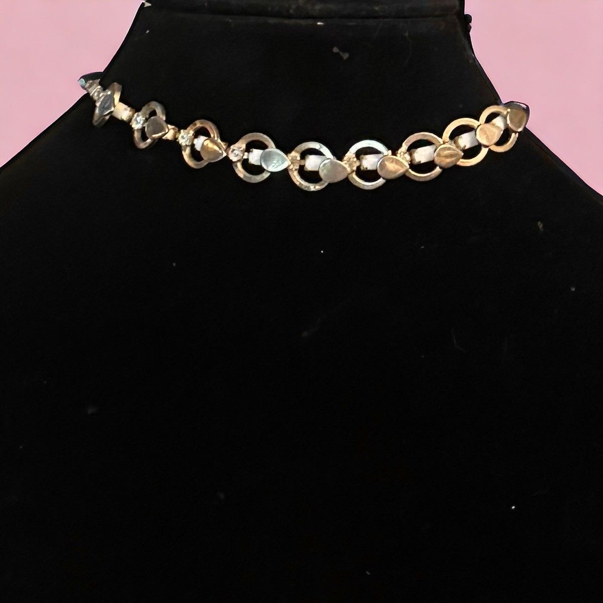 Vintage Vintage overlapped links with milk glass stones necklace Size ONE SIZE - 1 Thumbnail
