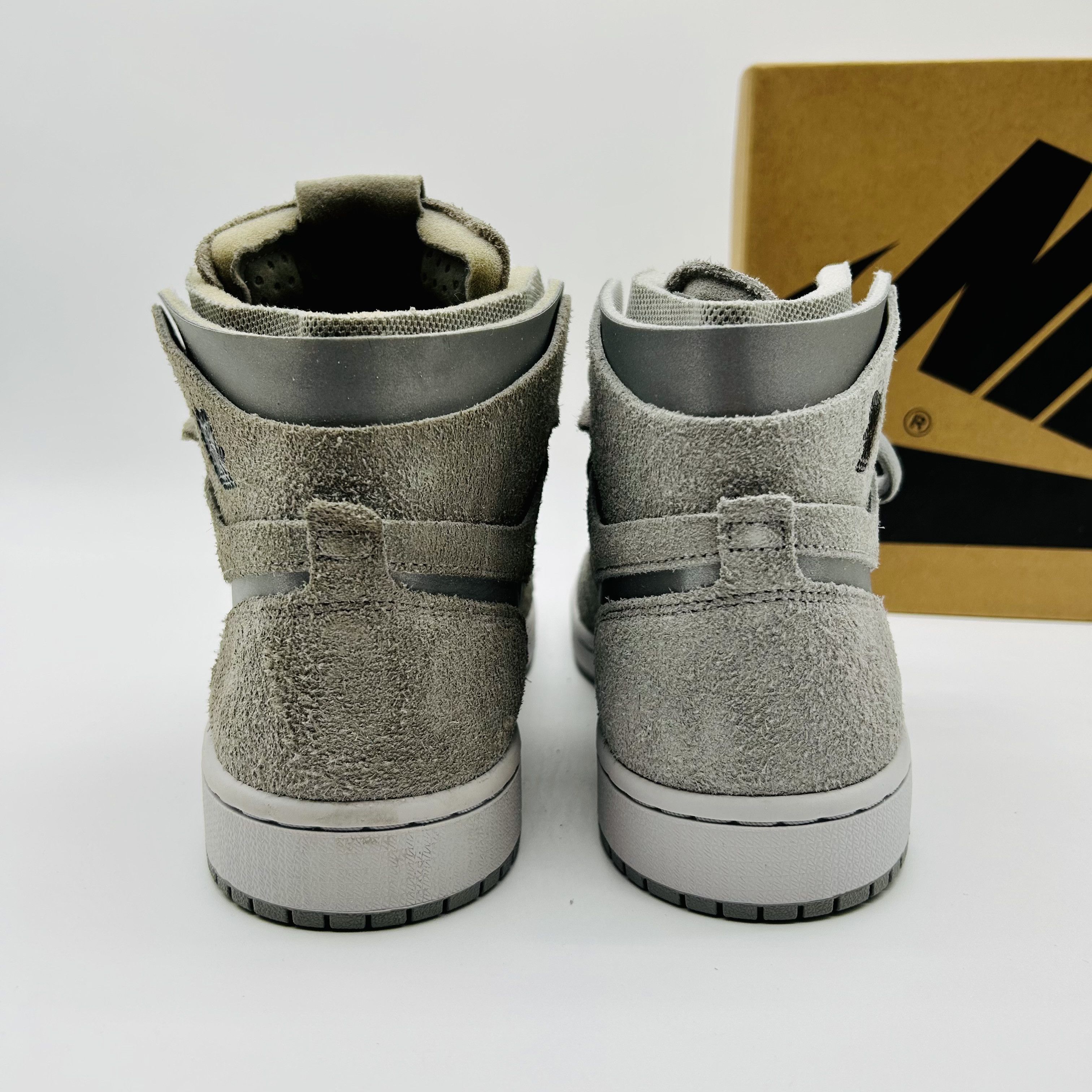 Jordan Brand Jordan 1 Zoom CMFT Metallic Silver (W) Size US 7.5 / IT 37.5 - 8 Thumbnail
