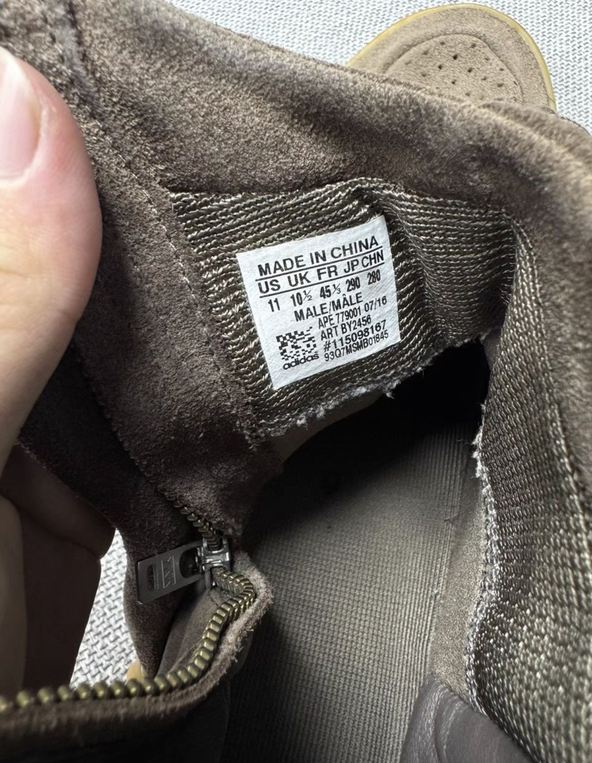 Adidas Adidas Yeezy 750 Light Brown Gum K37 Size US 10.5 / EU 43-44 - 7 Thumbnail