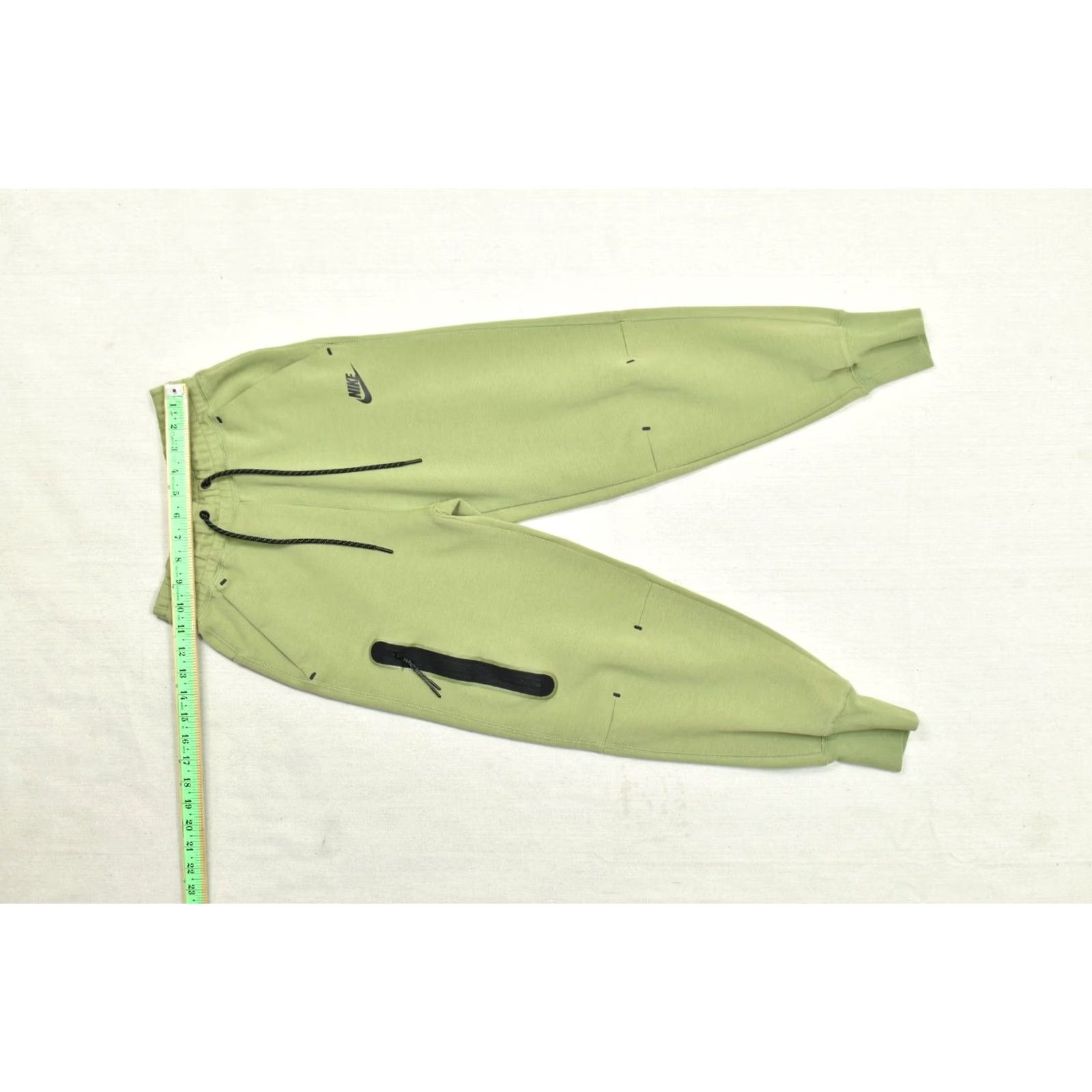 Nike VINTAGE Nike Sportswear Men's Tech Fleece Joggers XS Green Tapered Fit Slim Sweatpants Size US 27 - 8 Thumbnail