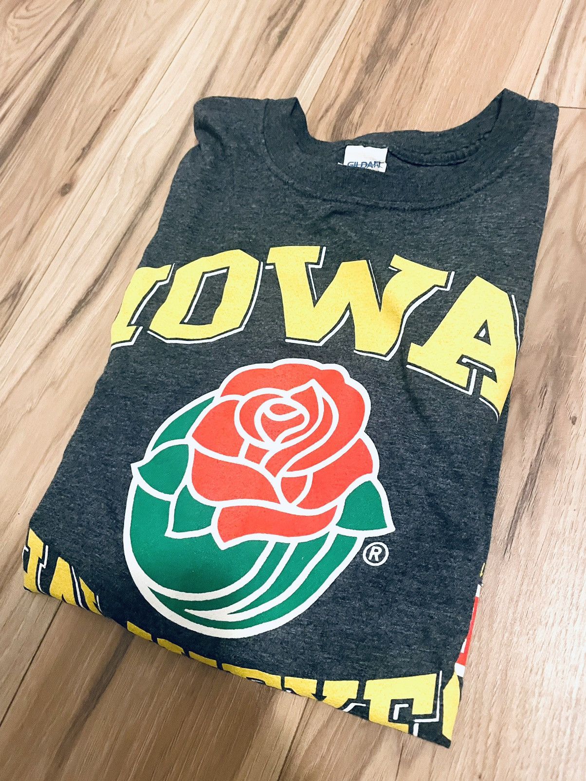 Gildan × Vintage Iowa Hawkeyes rosebowl shirt Size US L / EU 52-54 / 3 - 1 Thumbnail
