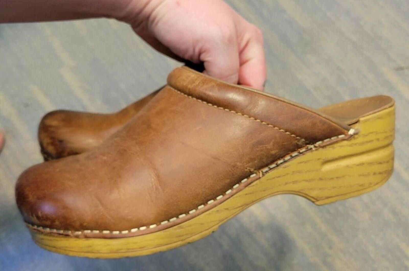 Dansko Dansko Brown Leather Slip-On Clogs Size US 8.5 / IT 38.5 - 2 Thumbnail