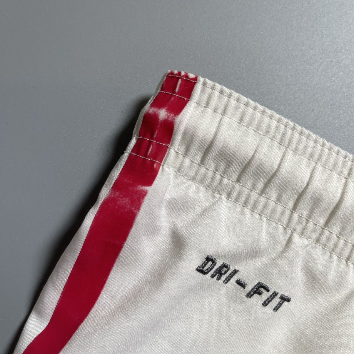 Nike × Vintage ARSENAL NIKE 2011/2012 FOOTBALL HOME SHORTS #10 VAN PERSIE Size US 34 / EU 50 - 10 Thumbnail