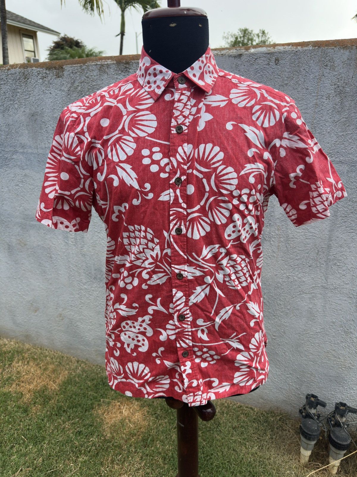 Kahala PreOwned Kahala Hawaiian Print Red Full Button Men's Small Size US S / EU 44-46 / 1 - 1 Thumbnail