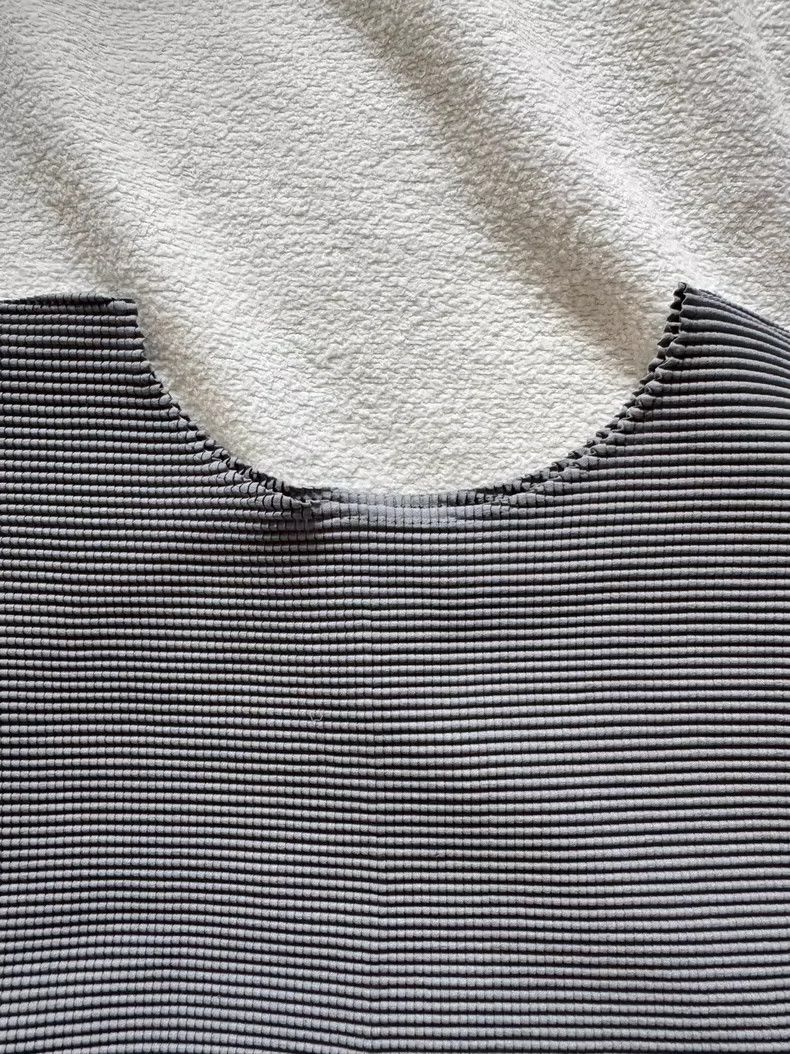 Issey Miyake issey miyake size:one size Grey round-neck pleated top 250 Size XXS / US 00 / IT 34 - 7 Thumbnail