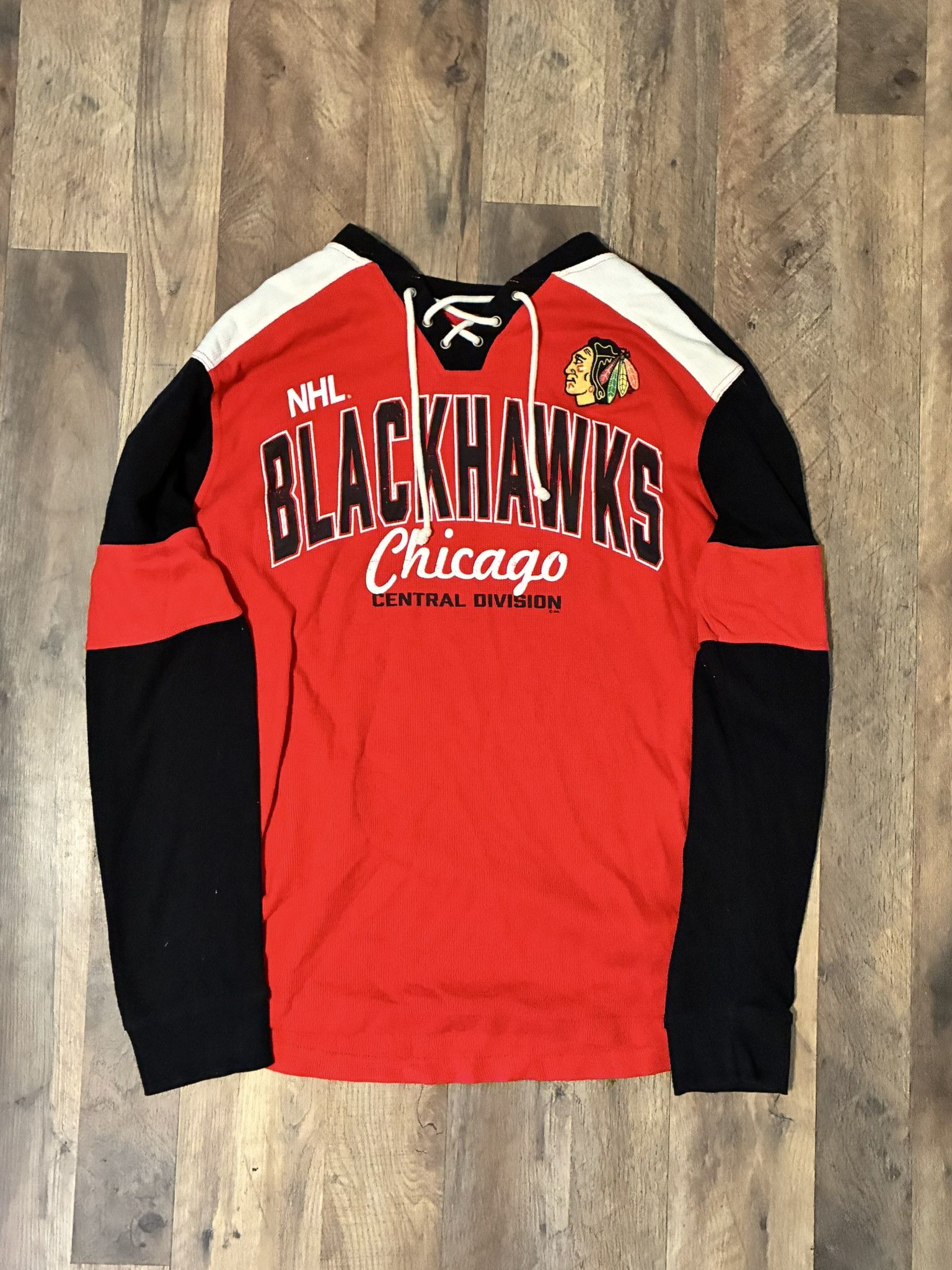 Other GIII CARL BANKS NHL CHICAGO BLACKHAWKS HOCKEY LONG SLEEVE Size US L / EU 52-54 / 3 - 1 Thumbnail