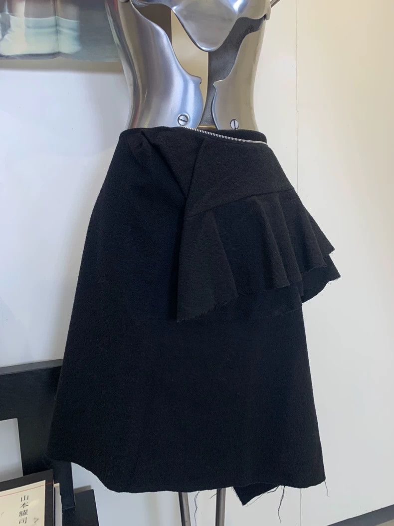 Comme des Garcons Comme Des Garcons size M Black asymmetric zip-up wool skir Size 24" / US 00 / IT 34 - 7 Thumbnail