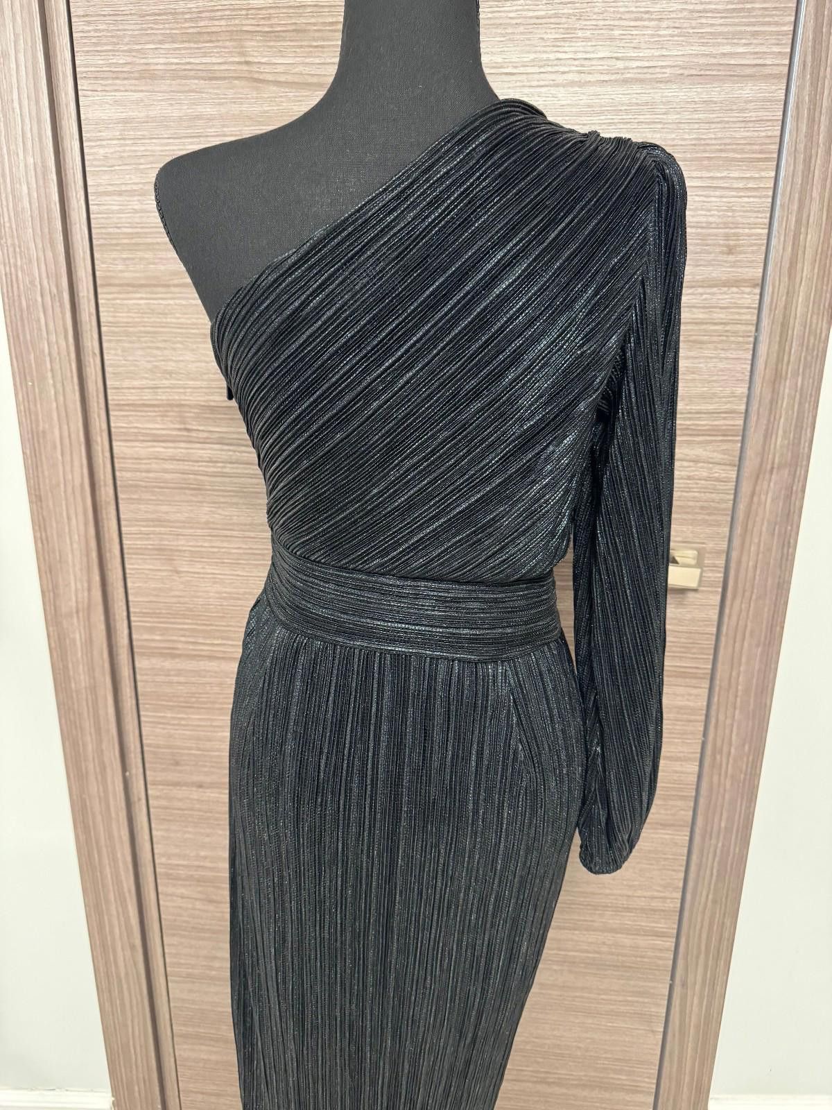 Other Saylor Black One Shoulder Pleated Midi Dress Size S Black Size S / US 4 / IT 40 - 6 Thumbnail