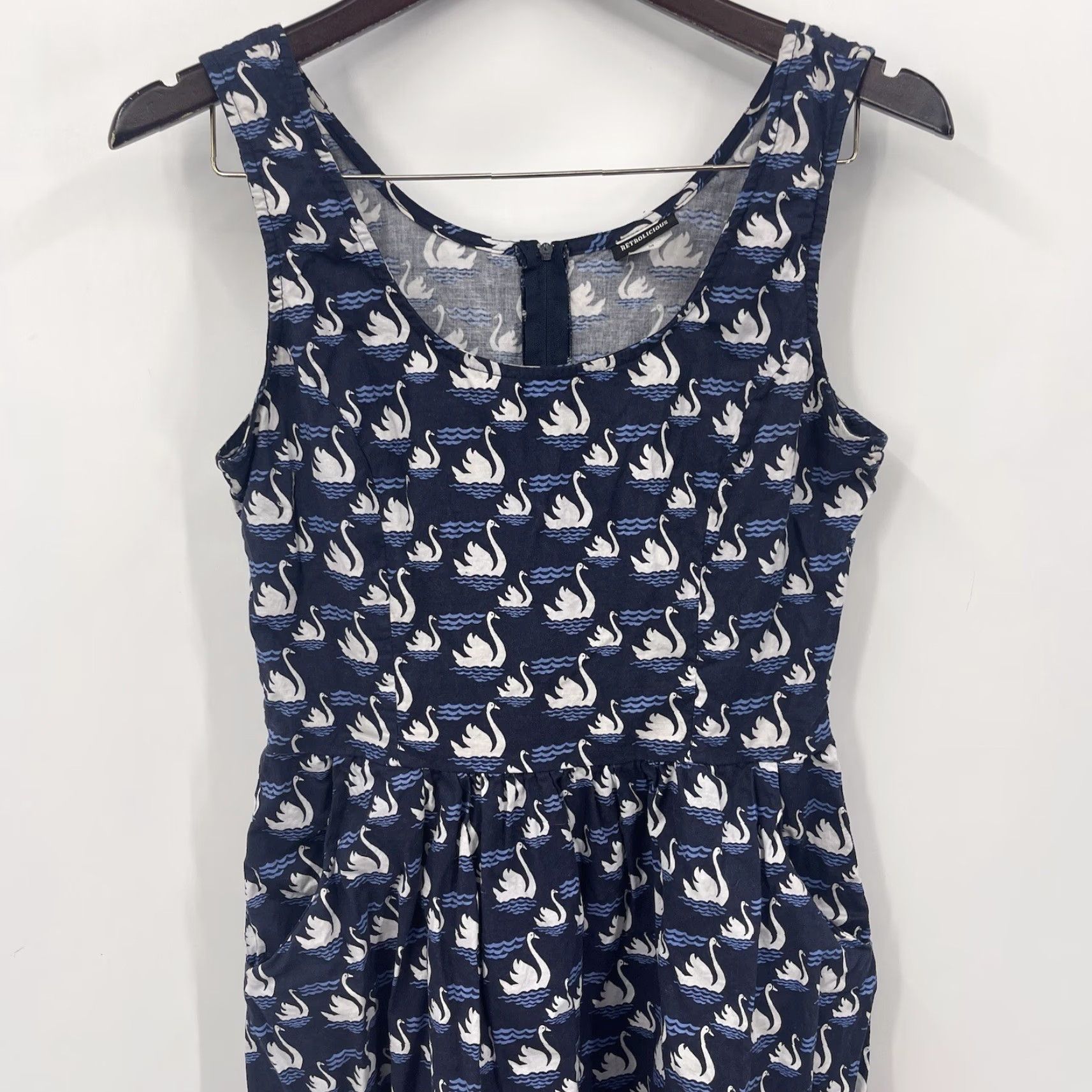 Vintage VINTAGE Retrolicious Womens Dress Sleeveless Knee Length Pleated Zipper Pockets Casual 90s Blue Size M / US 6-8 / IT 42-44 - 2 Thumbnail