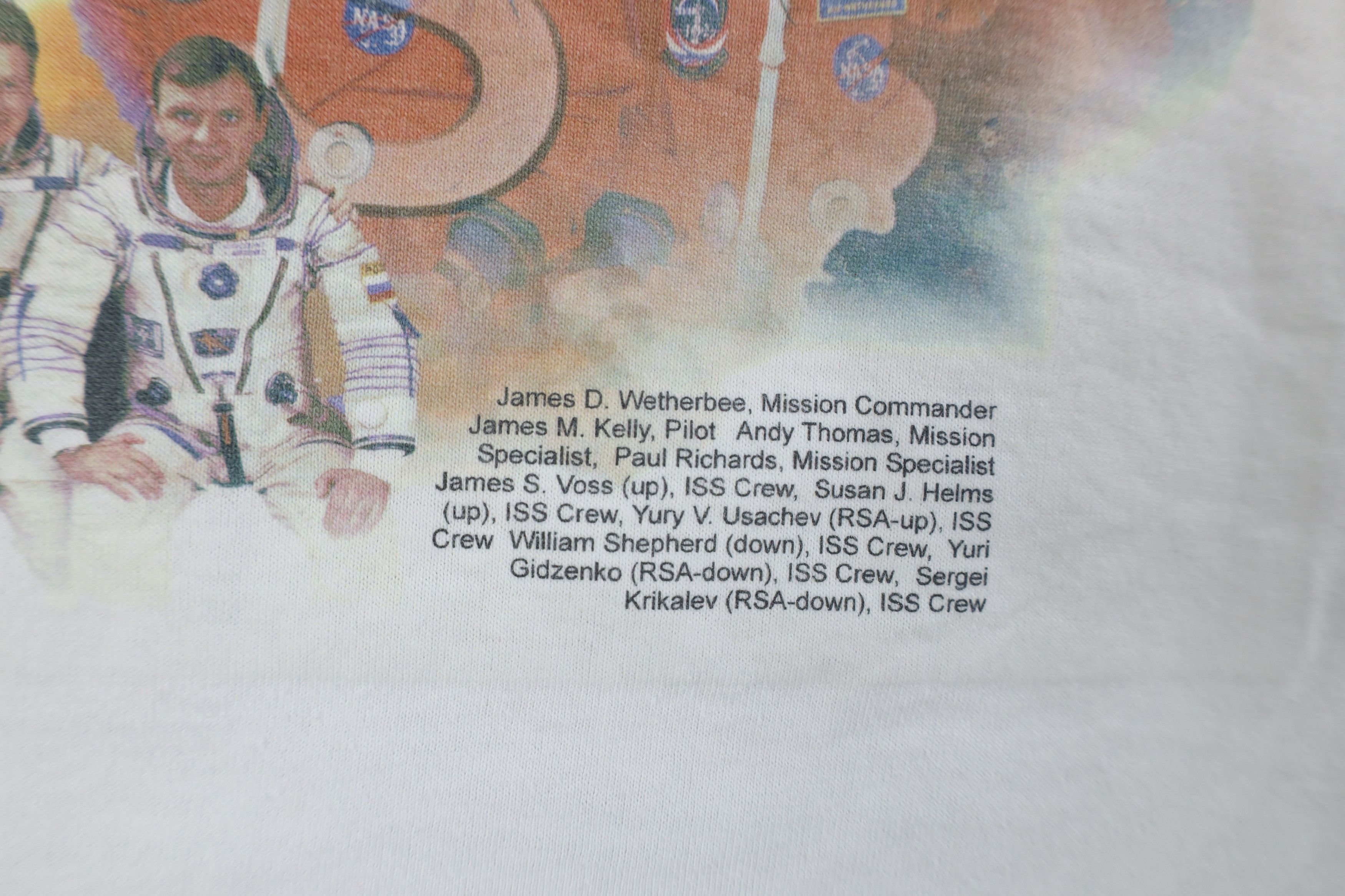 Vintage Vintage Y2K ISS STS-102 Discovery Short Sleeve T-Shirt Size US L / EU 52-54 / 3 - 9 Thumbnail