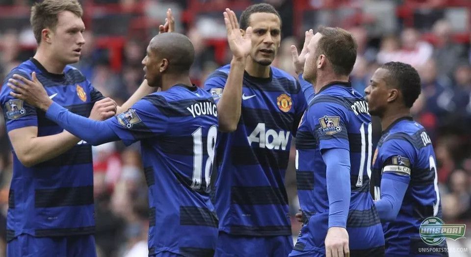 Nike MANCHESTER UNITED 2011 2012 AWAY FOOTBALL SOCCER JERSEY Size US M / EU 48-50 / 2 - 11 Thumbnail