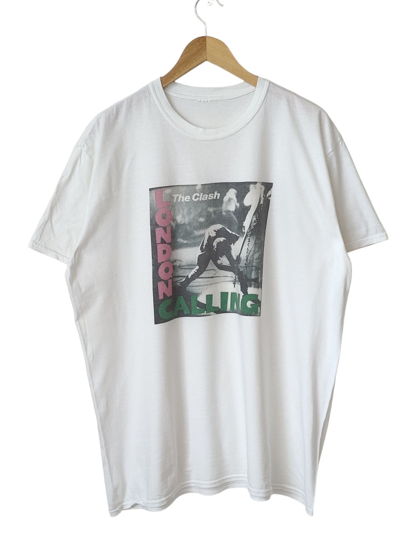 Band Tees Clash London Calling Official Vintage tshirt 2000s Size US XL / EU 56 / 4 - 1 Thumbnail