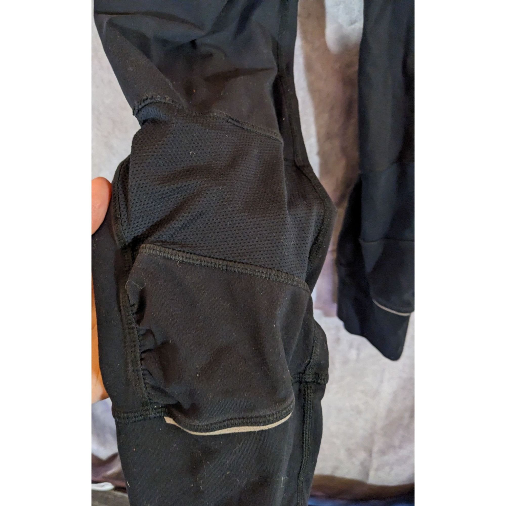 Athleta Athleta Black Crop Leggings W/ Mesh Calf & Reflective Detail Size 27" / US 4 / IT 40 - 5 Thumbnail