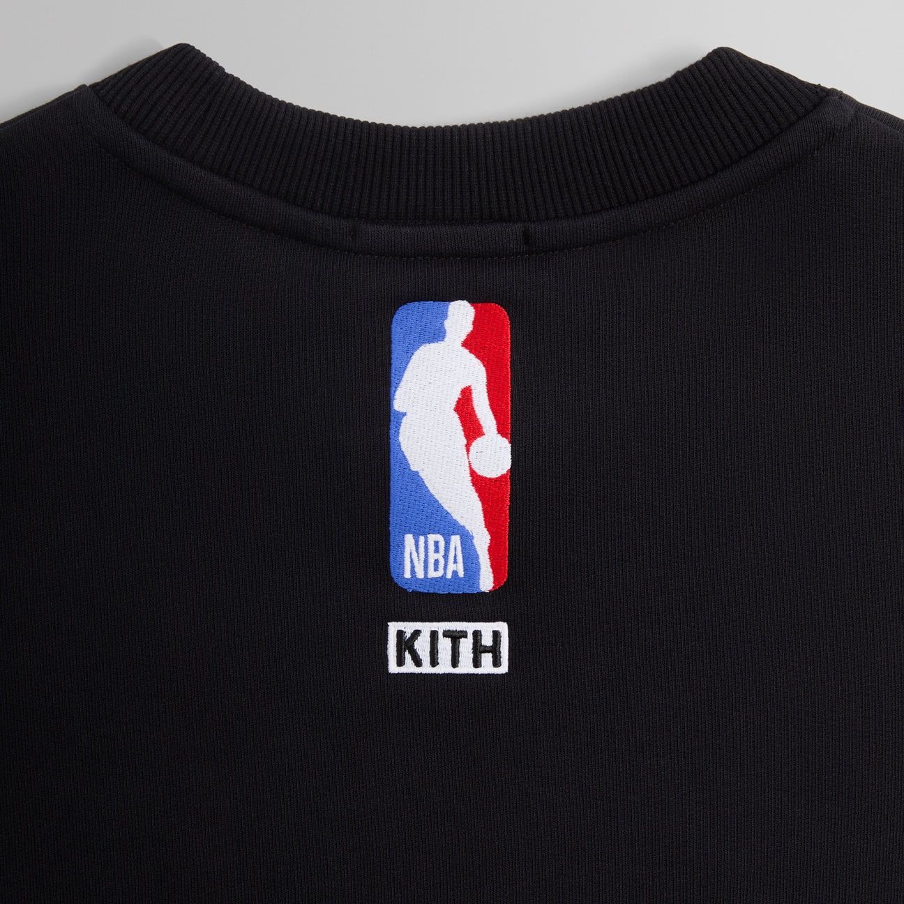 Kith Kith for the NY Knicks Classic Vintage Nelson Crewneck Black Size US XL / EU 56 / 4 - 4 Thumbnail