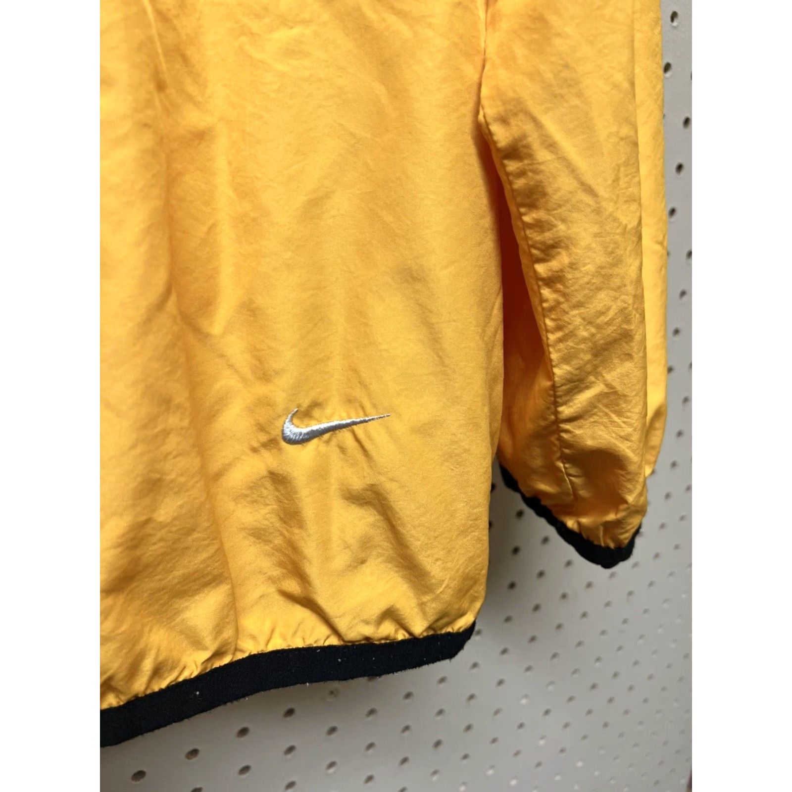 Nike VINTAGE Nike Jacket Mens Large Yellow Pullover Swoosh Windbreaker Lightweight Size US L / EU 52-54 / 3 - 4 Thumbnail