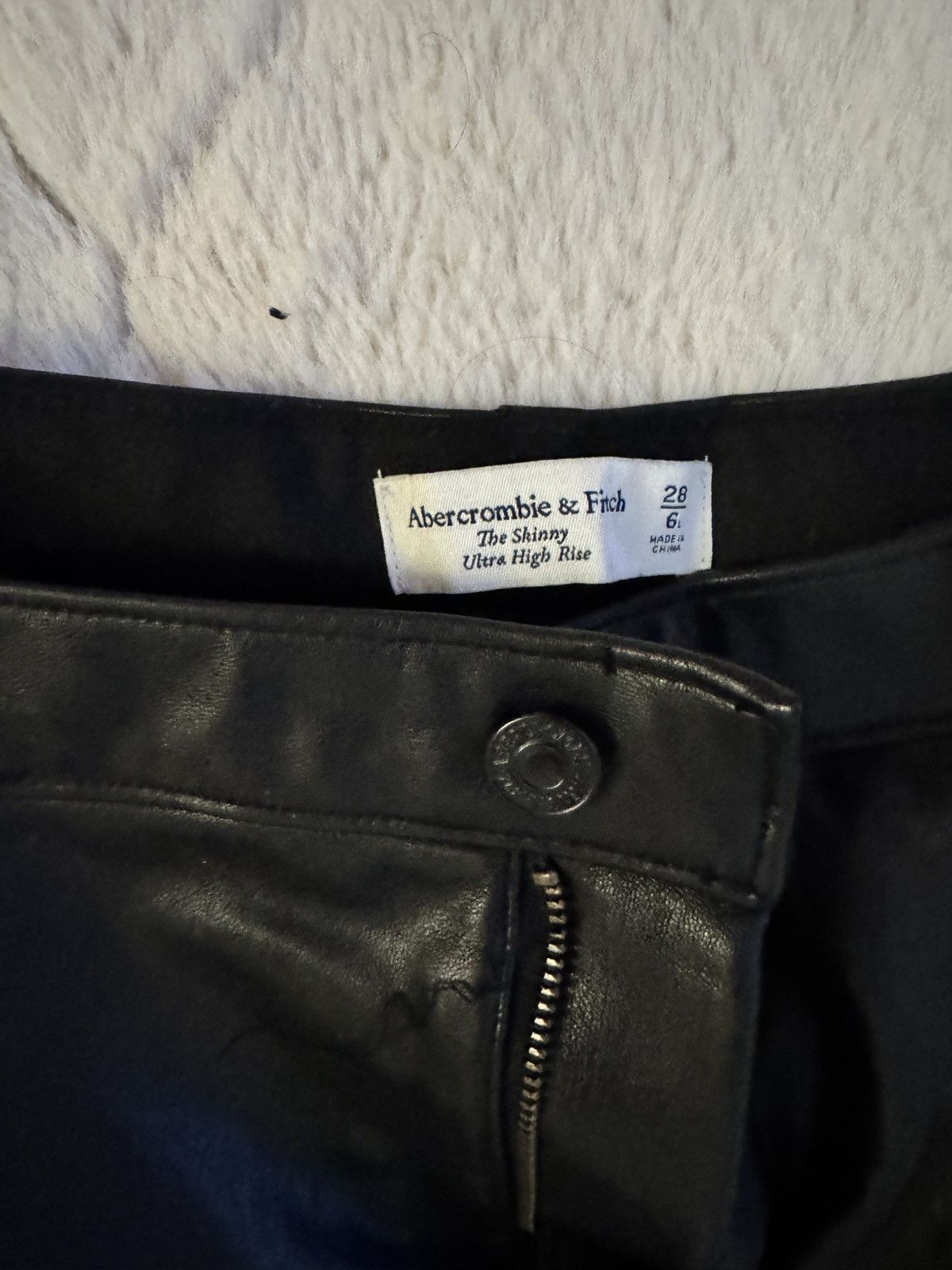 Abercrombie & Fitch Faux Leather Abercrombie Pants Size 28" / US 6 / IT 42 - 2 Thumbnail