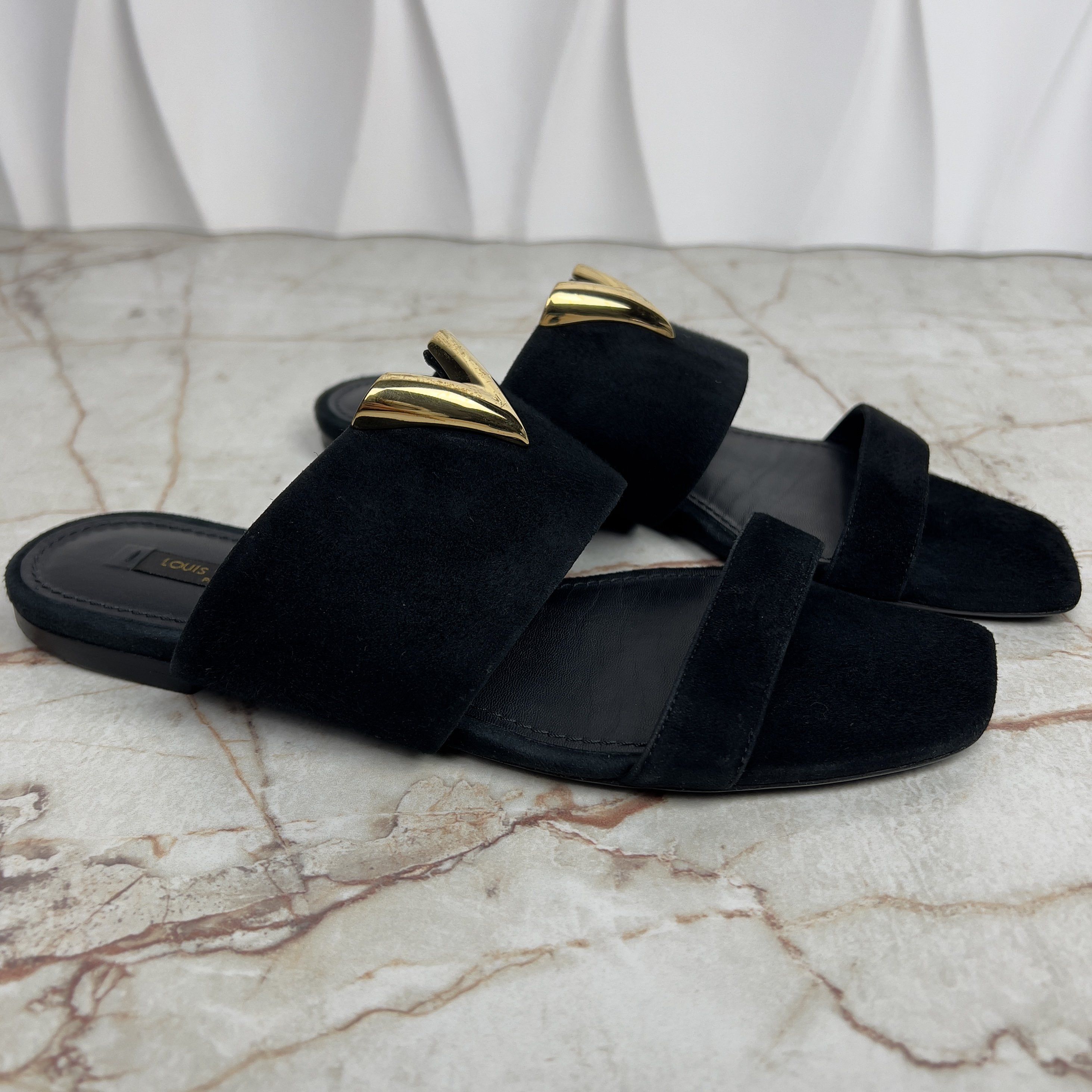 Louis Vuitton Horizon LV Sandal Flat Black Suede Size US 7.5 / IT 37.5 - 3 Thumbnail