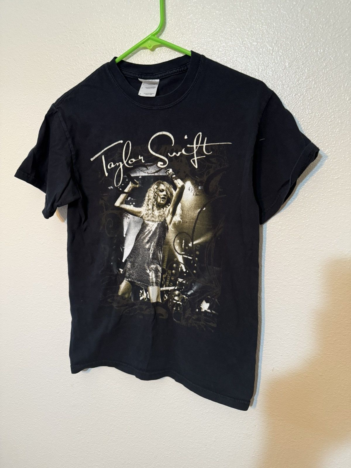 Other Vintage Taylor Swift Tour Shirt | Early Era Tee- size Small Size S / US 4 / IT 40 - 1 Thumbnail