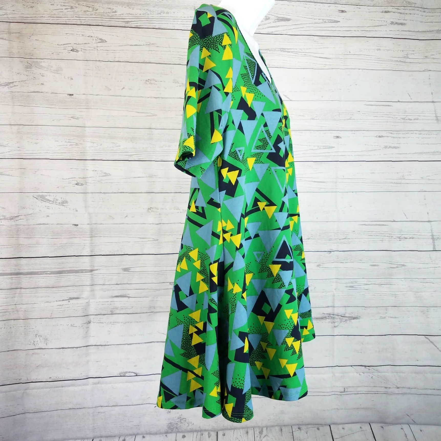 Vintage LuLaRoe Womens Perfect T XS Green Blue Geometric T-Shirt Short Sleeve Regular Womens XS Geometric Pattern Size XS / US 0-2 / IT 36-38 - 3 Thumbnail