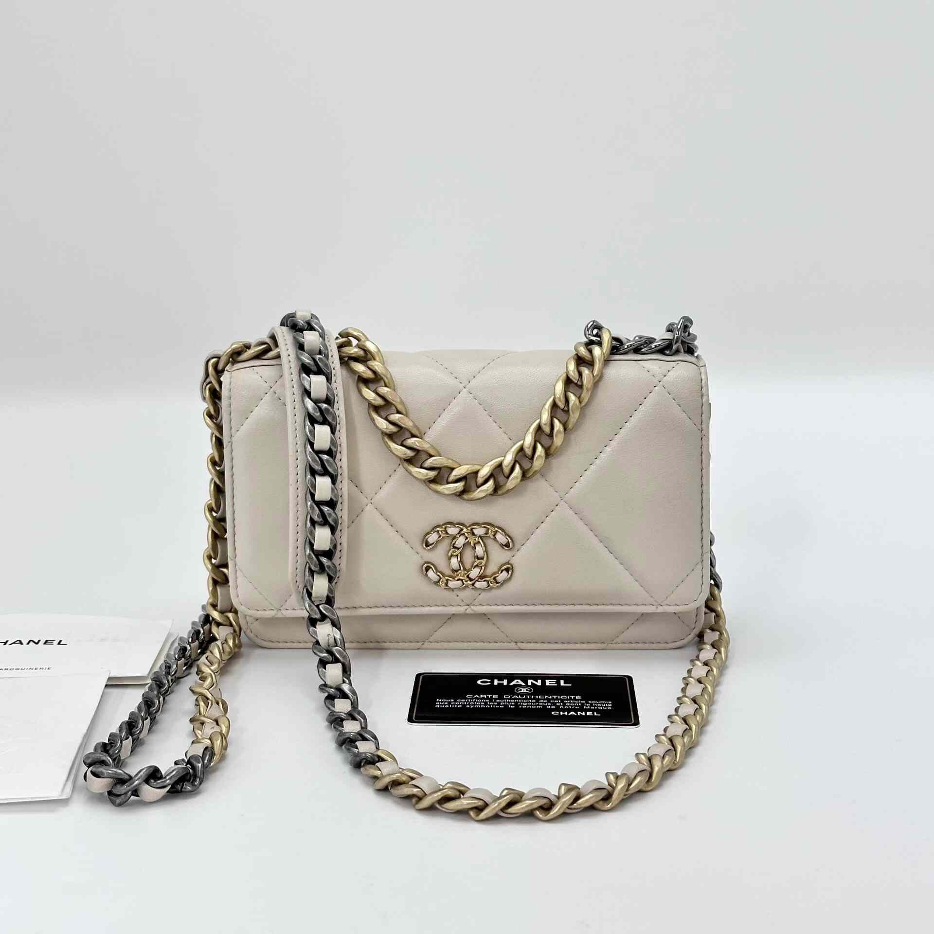 Chanel Pre-loved Bag Very good condition Size ONE SIZE - 1 Thumbnail