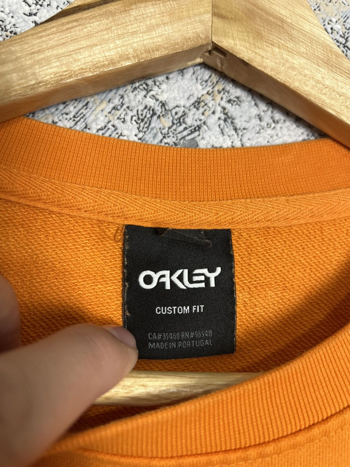Oakley Y2K Oakley Big Logo Glasses Orange Sweatshir Size M Pullover Size US M / EU 48-50 / 2 - 5 Thumbnail