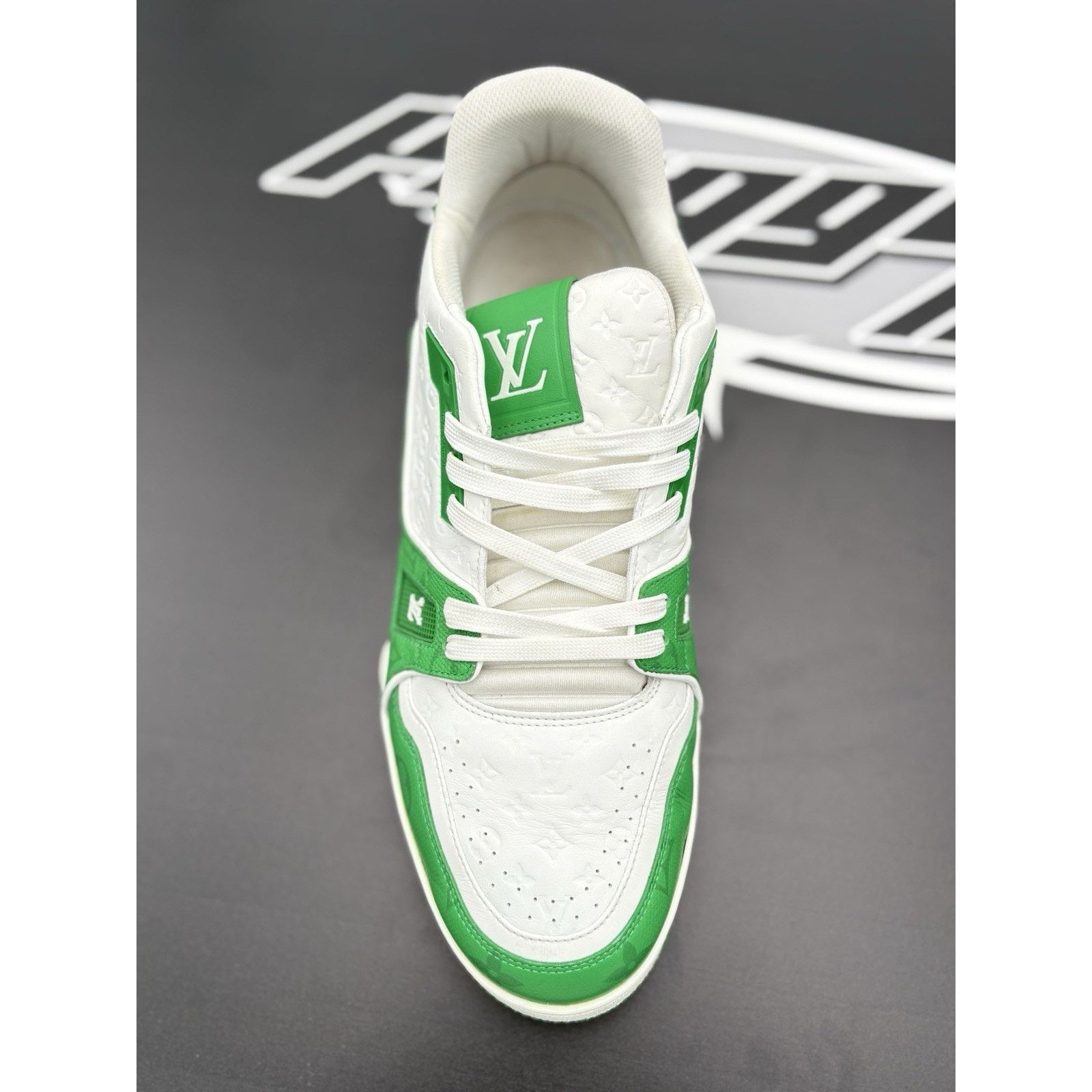Louis Vuitton 10-10.5 US Louis Vuitton Trainer ' Green White ' VERY CLEAN Size US 10 / EU 43 - 5 Thumbnail