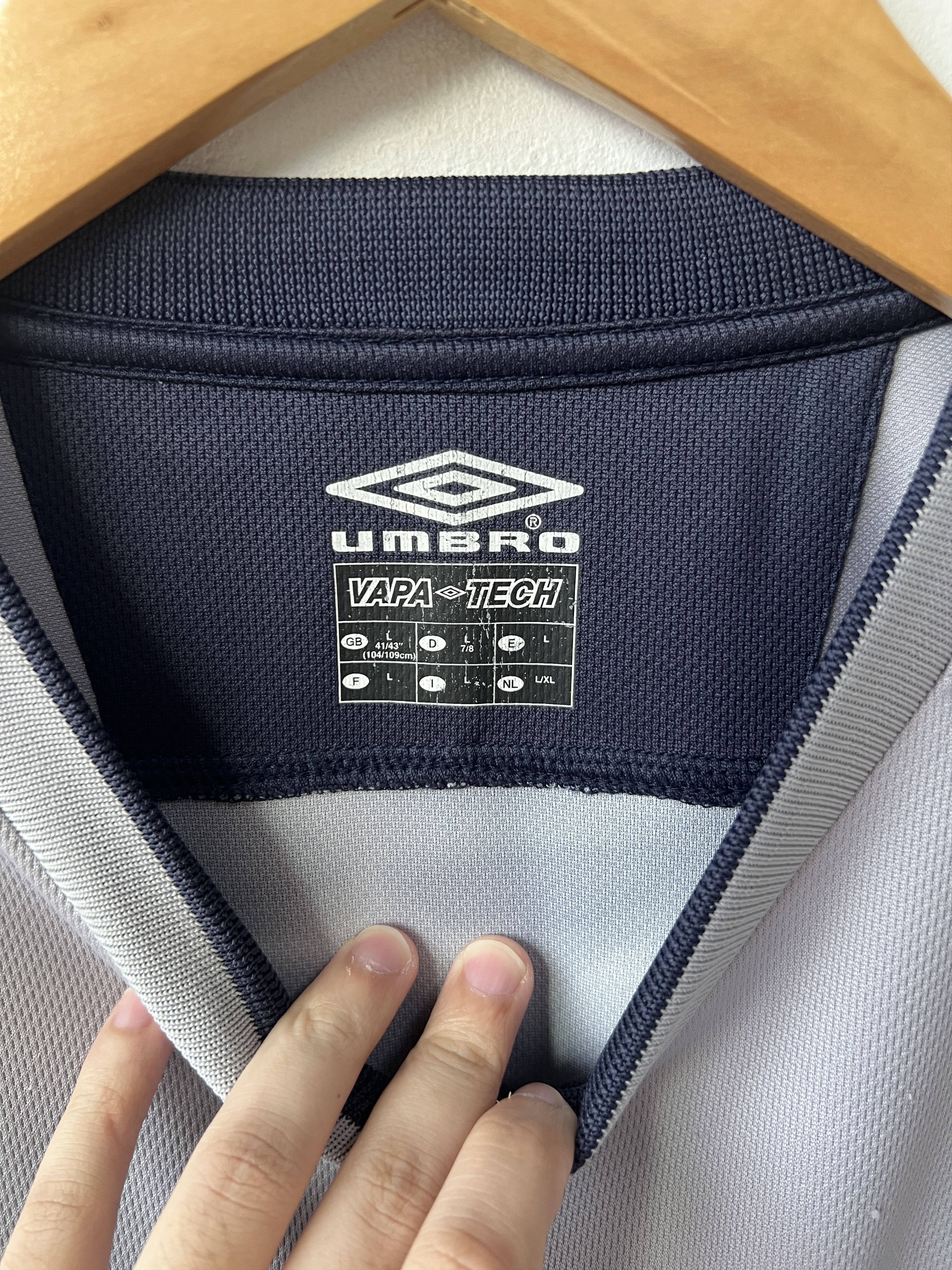 Umbro (L) Chelsea 2003-04 Goalkeeper GK Kit Cudicini #23 Size US L / EU 52-54 / 3 - 3 Thumbnail