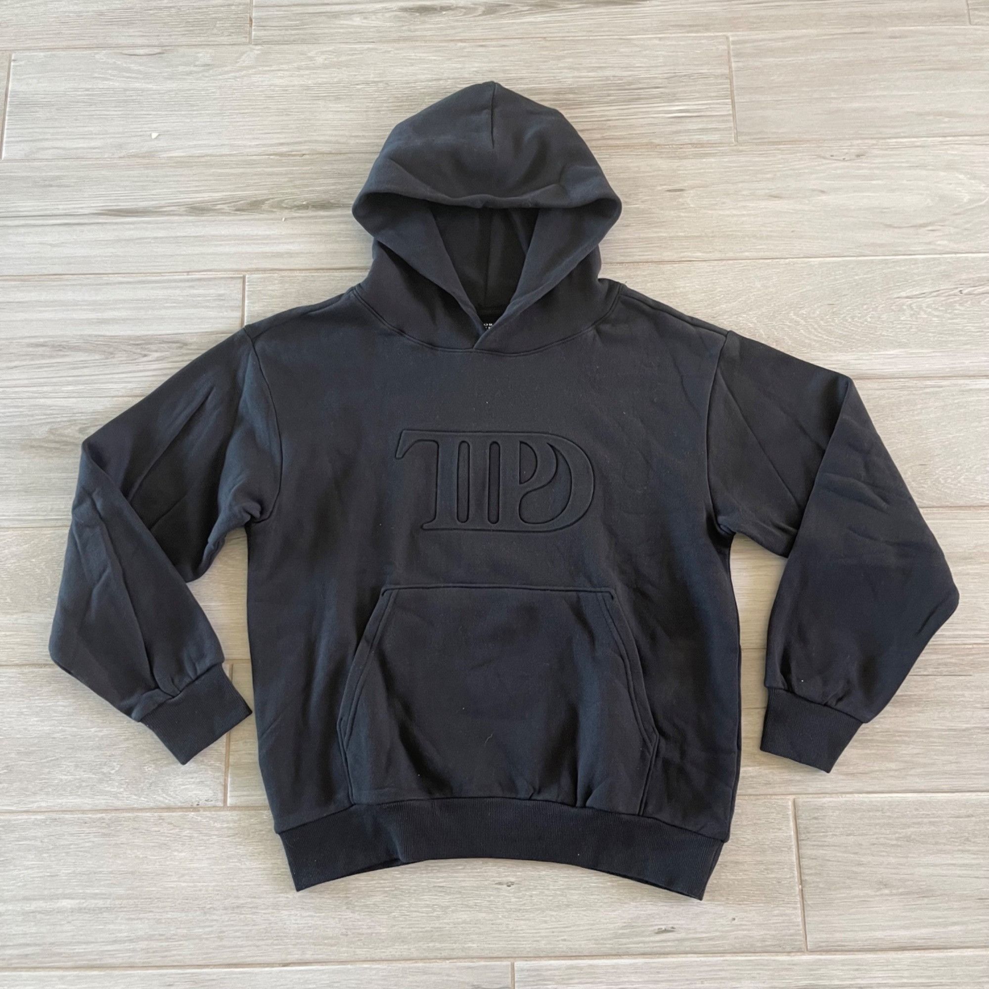 Band Tees NEW TAYLOR SWIFT TTPD BLACK EMBOSSED HOODIE SZ MEDIUM Size M / US 6-8 / IT 42-44 - 2 Thumbnail