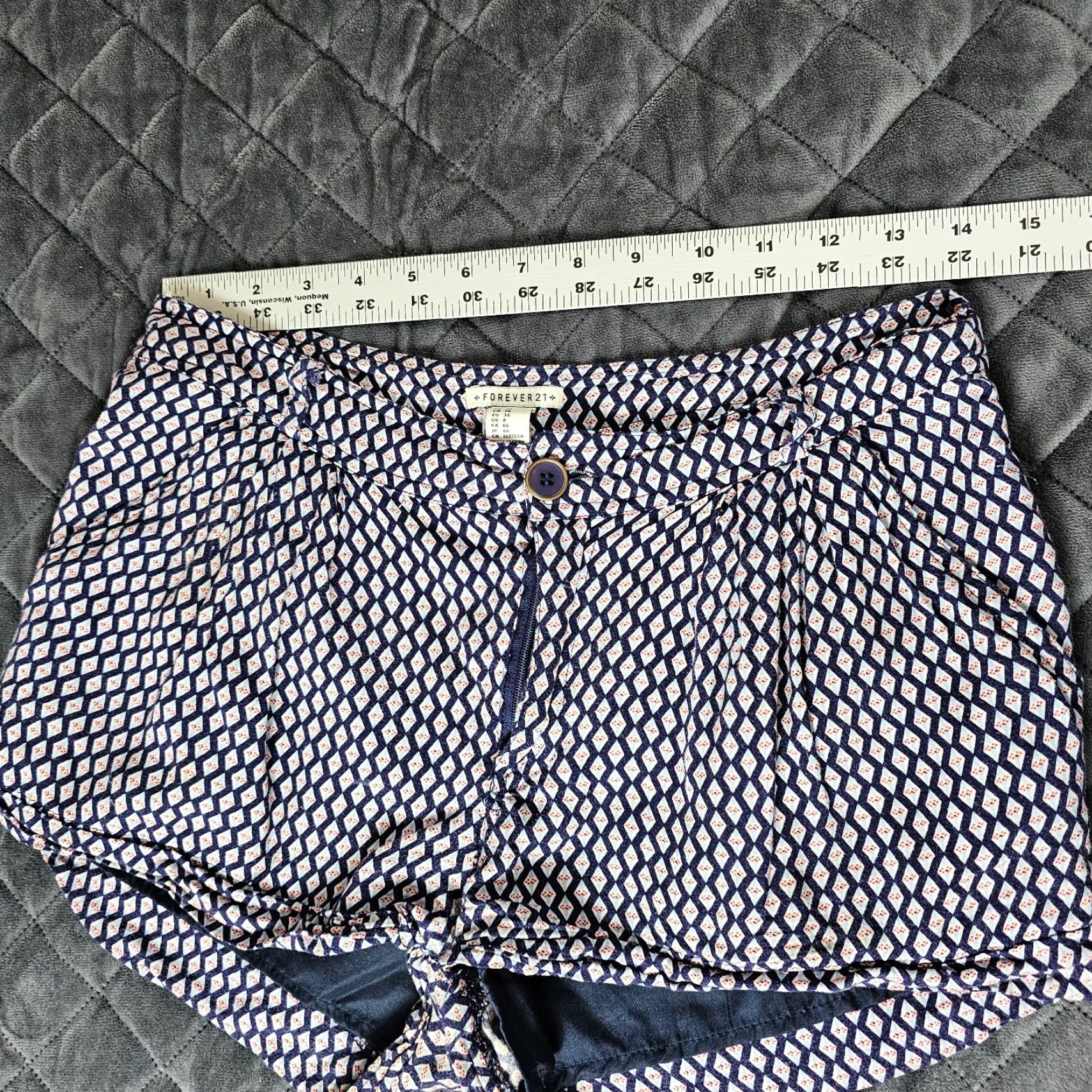 Forever 21 Forever 21 Shorts Bermuda Womens 26 Blue Casual Flat Front Geometric Pocket Zip Button Cotton Blend Size 42" / US 20 - 3 Thumbnail