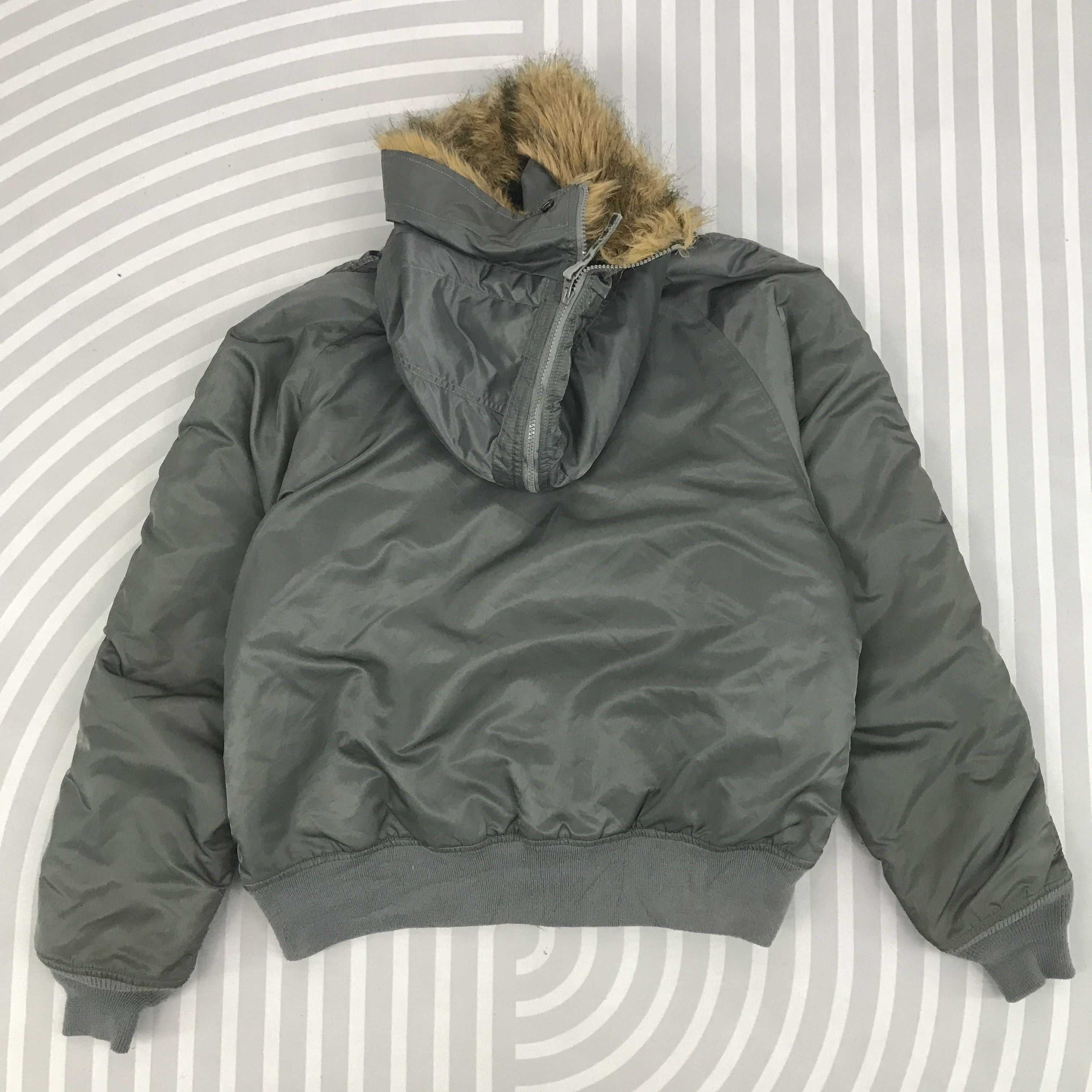 Alpha Industries Vtg Alpha industries Bomber military style fur hoodie jacket Size US L / EU 52-54 / 3 - 3 Thumbnail