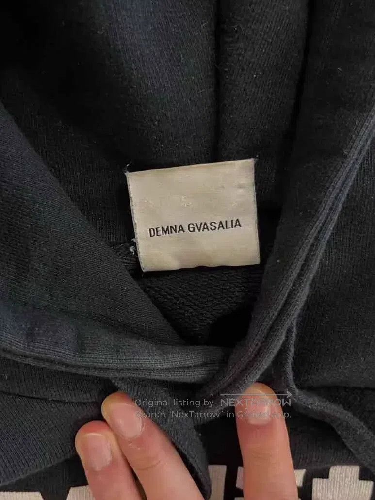 Vetements VETEMENTS Portrait Sweatshirt Size US M / EU 48-50 / 2 - 4 Thumbnail