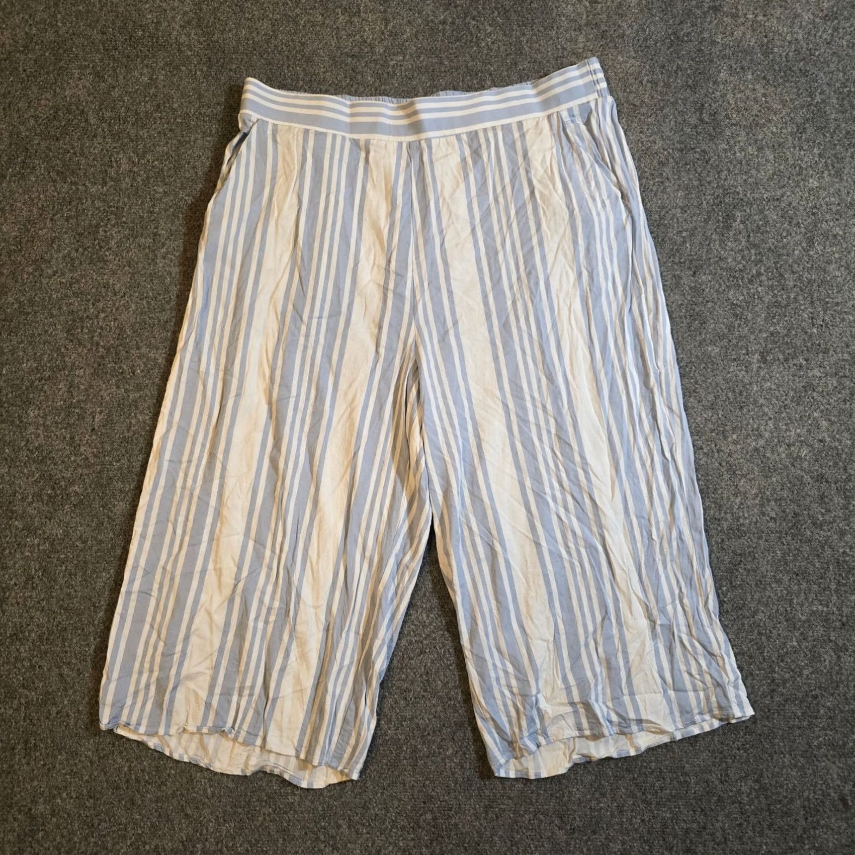 Torrid Torrid Pants Womens 2X Blue White Striped Wide Leg Pull On Capri Cropped Casual Beachy Size 40" / US 18 - 2 Thumbnail