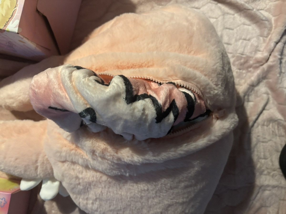 Other Labubu hand warmer with blanket inside Size ONE SIZE - 1 Thumbnail