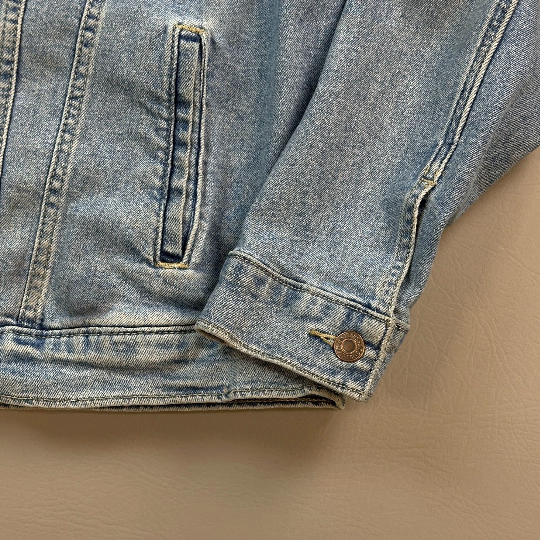 Levi's VINTAGE Levi’s Jacket Women 1X Blue Medium Wash Denim Trucker Distressed Stretch Size XL / US 12-14 / IT 48-50 - 5 Thumbnail