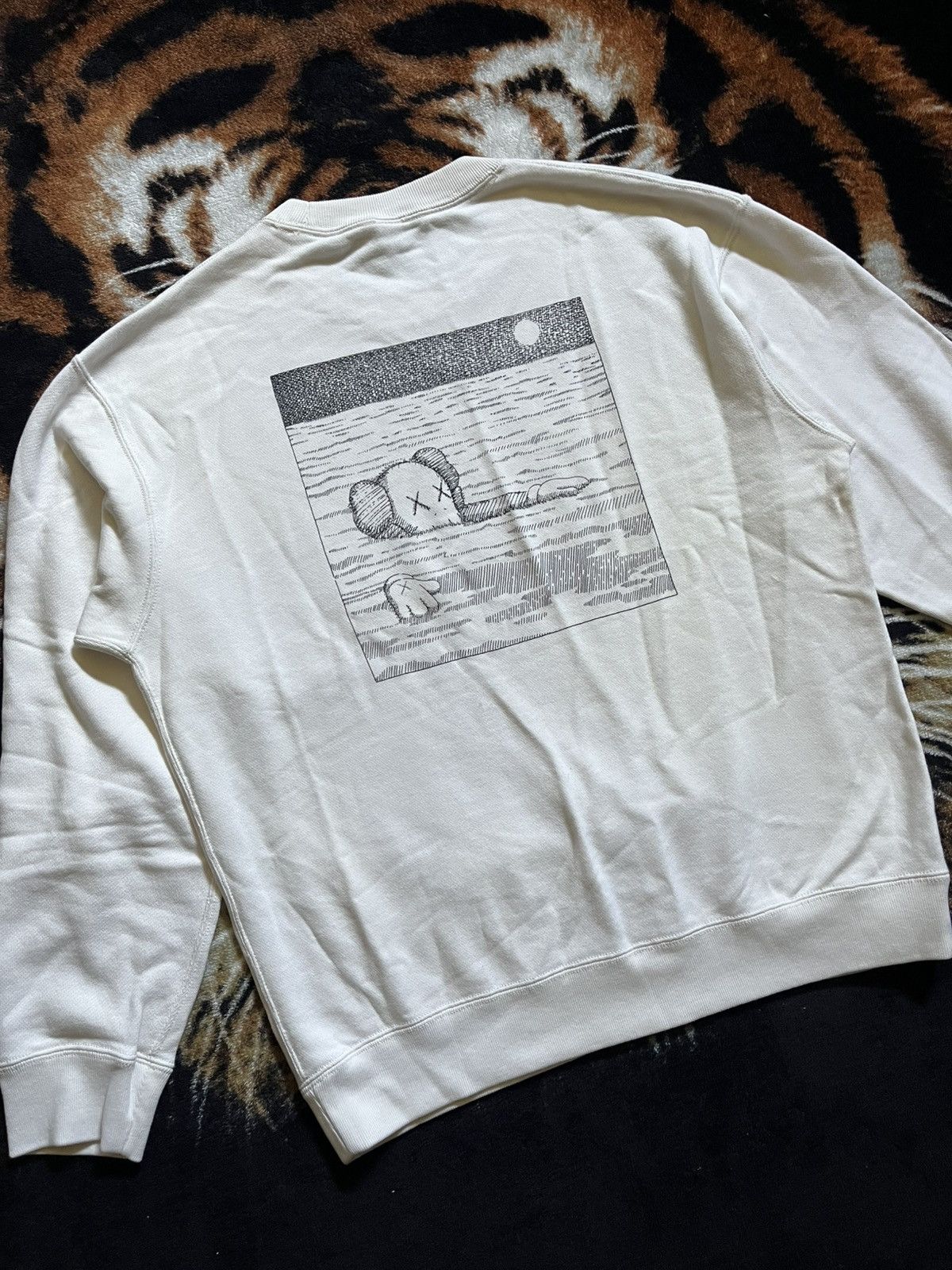 Kaws × Uniqlo Kaws x Uniqlo beige sweatshirt Size US M / EU 48-50 / 2 - 4 Thumbnail