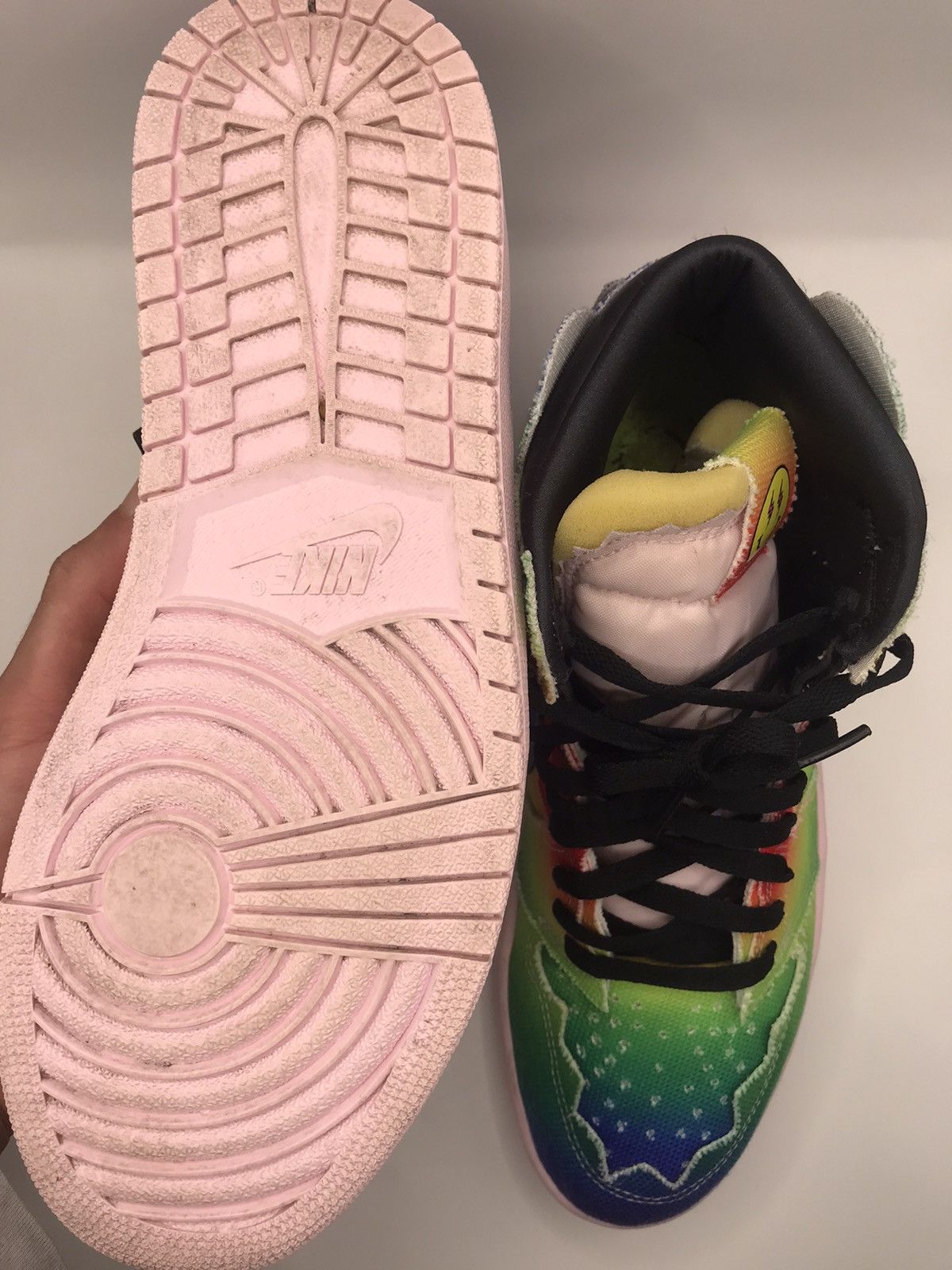 J Balvin × Nike Jordan 1 x J Balvin Size US 11 / EU 44 - 4 Thumbnail