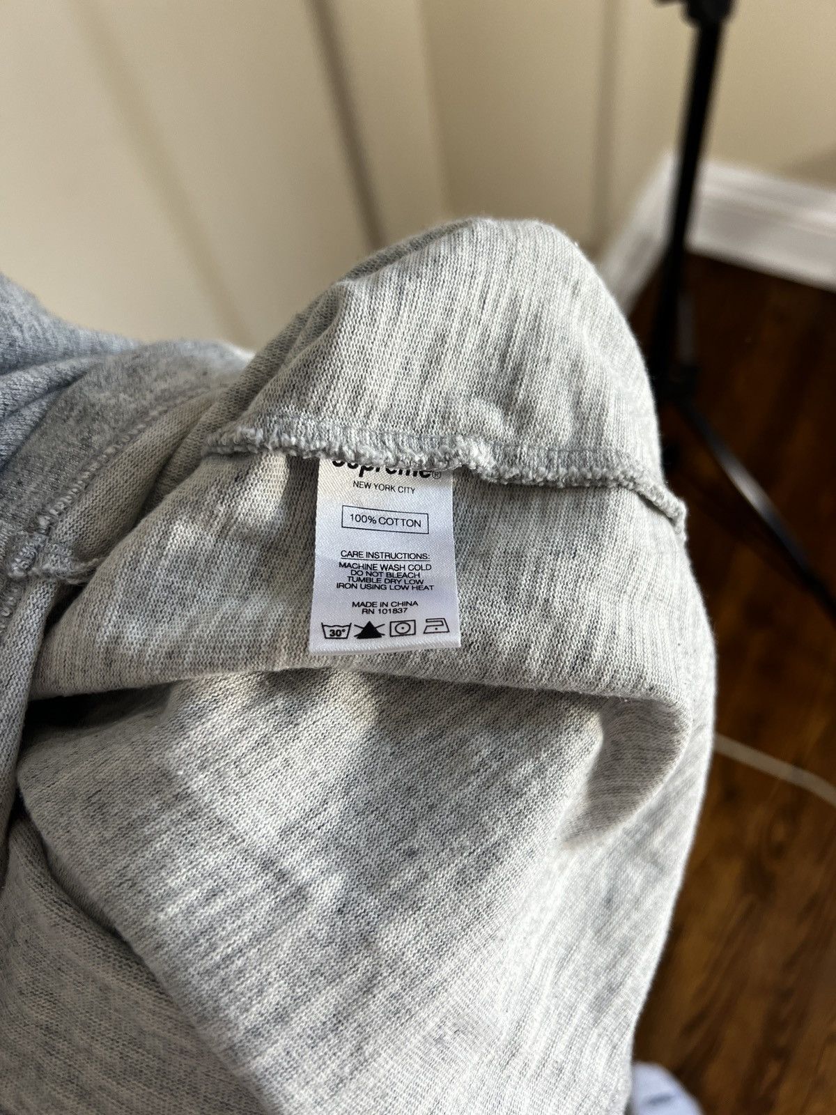 Supreme Supreme Mom Size US M / EU 48-50 / 2 - 4 Thumbnail