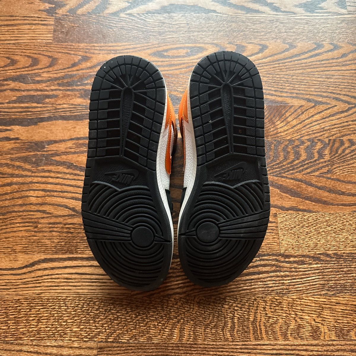 Nike Jordan 1 Mid Shattered Backboard Size US 10 / EU 43 - 4 Thumbnail