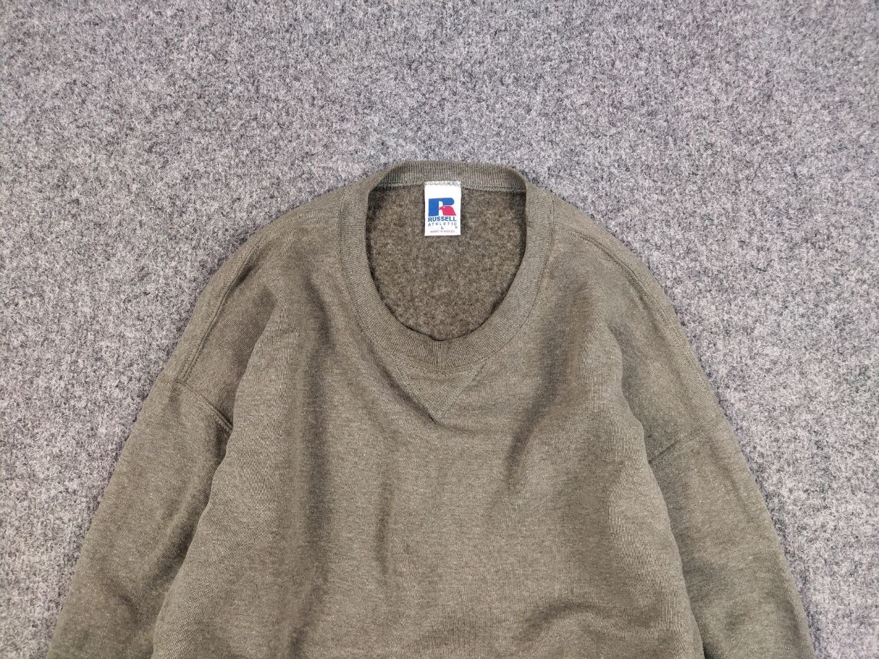 Russell Athletic Vintage 90's Russell Athletic crewneck Blank Sweatshirt Size US L / EU 52-54 / 3 - 8 Thumbnail