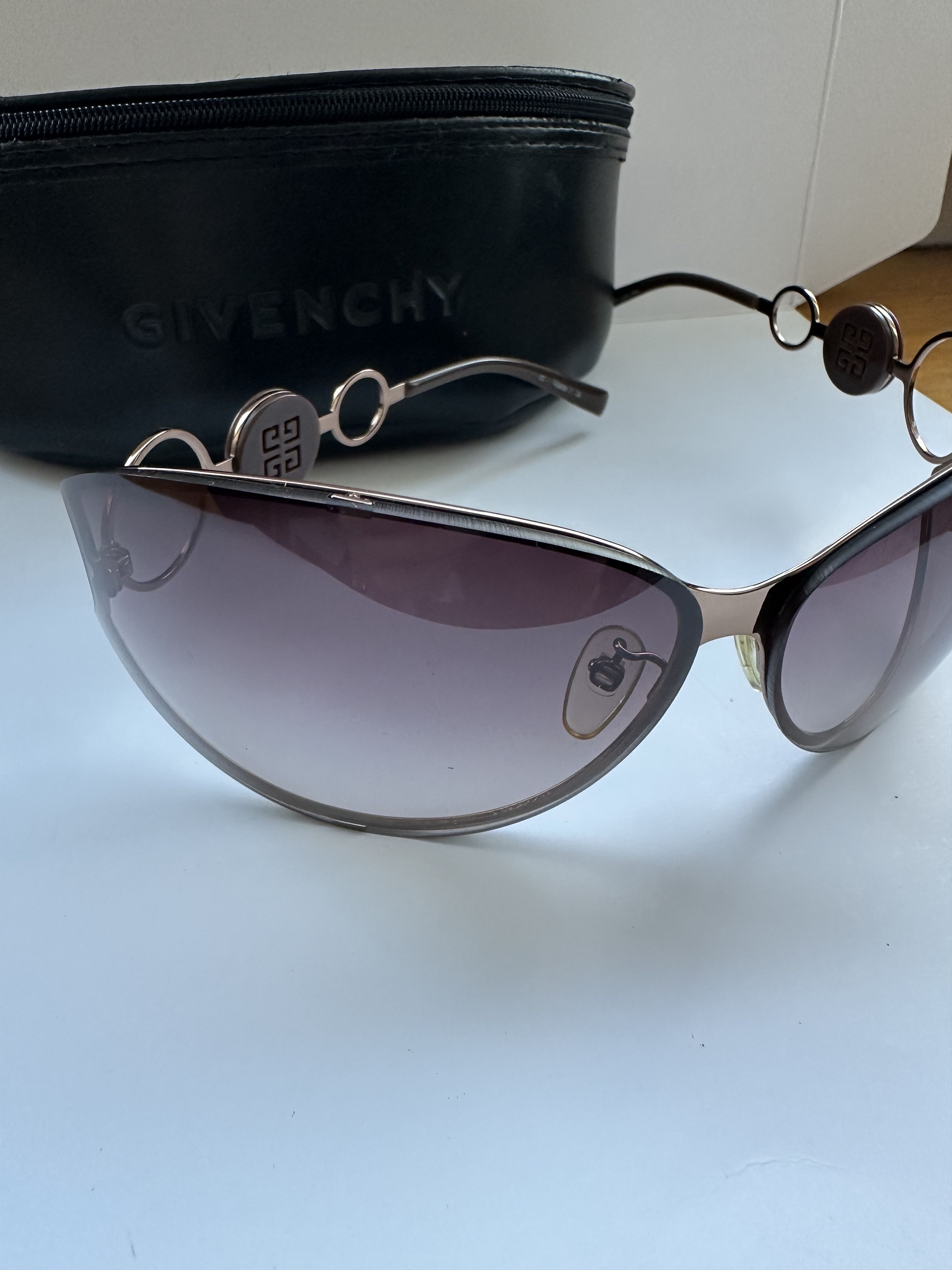 Givenchy Givenchy Sunglasses Futuristic Form SGV220 Vintage Size ONE SIZE - 6 Thumbnail