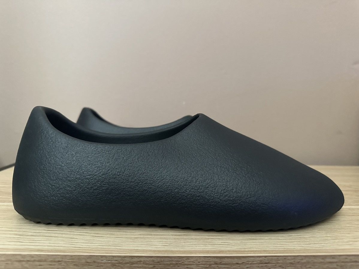 靴 YEEZY SL-01 Black The $20 YEEZY SL-01 Slipper Review & On Feet - YouTube